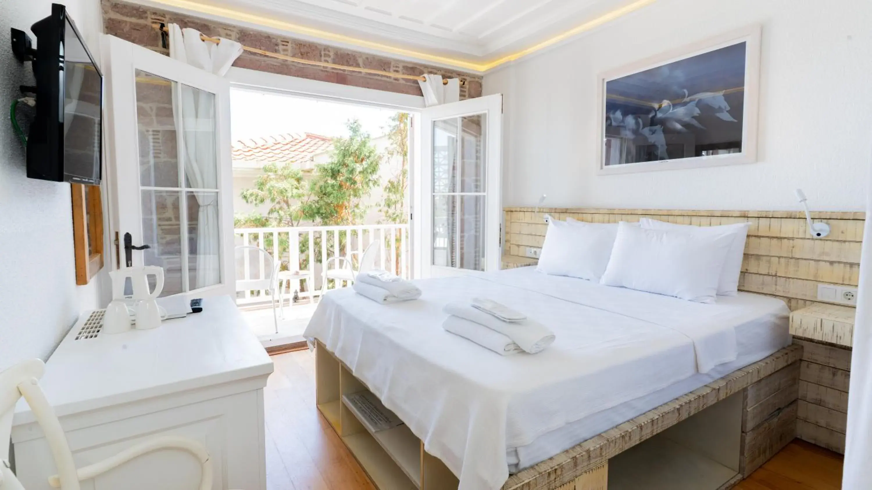 Economy Double Room in Cunda Piano Otel Economy Double Room in Cunda Piano Otel