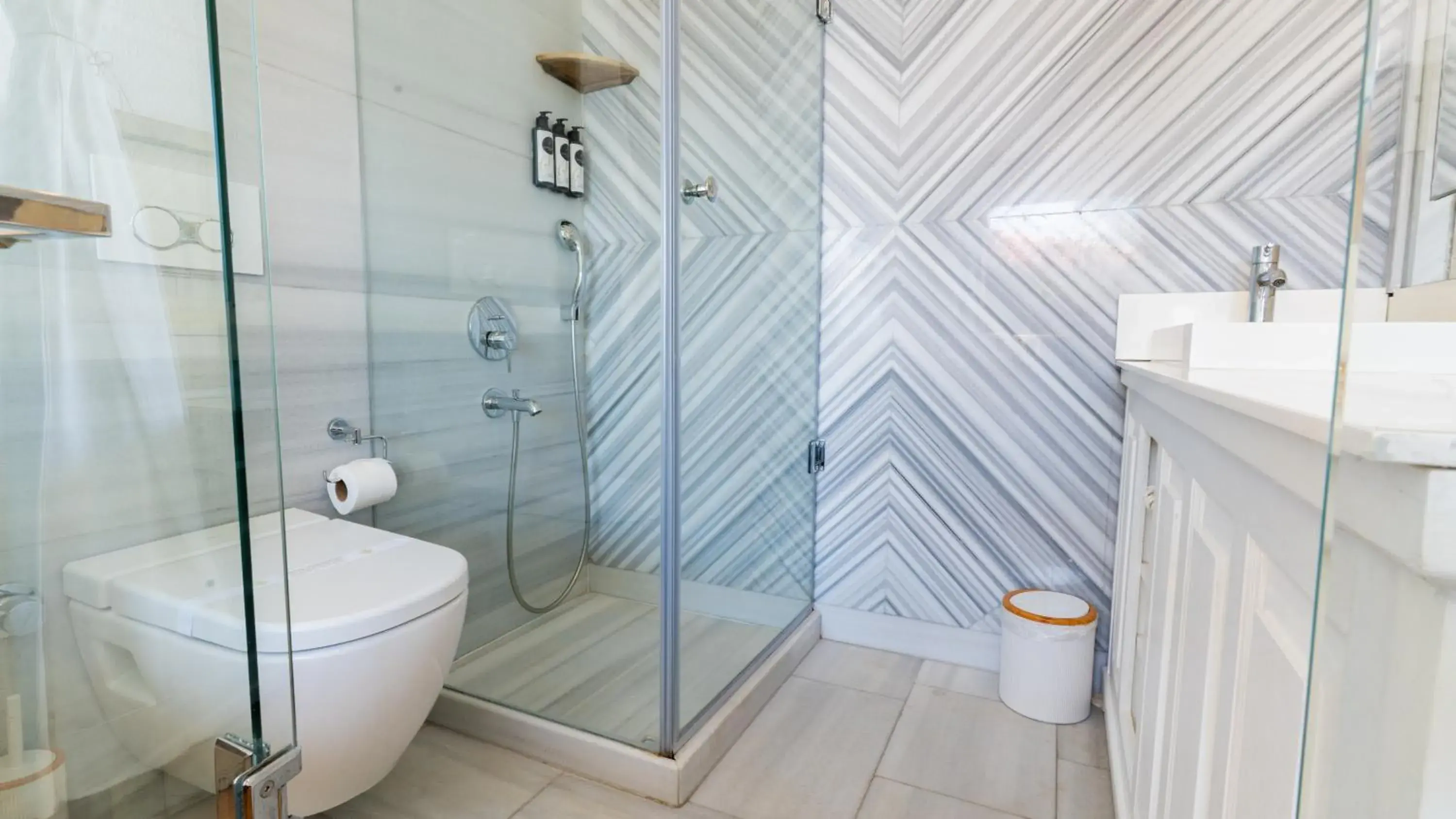 Economy Double Room in Cunda Piano Otel Economy Double Room in Cunda Piano Otel