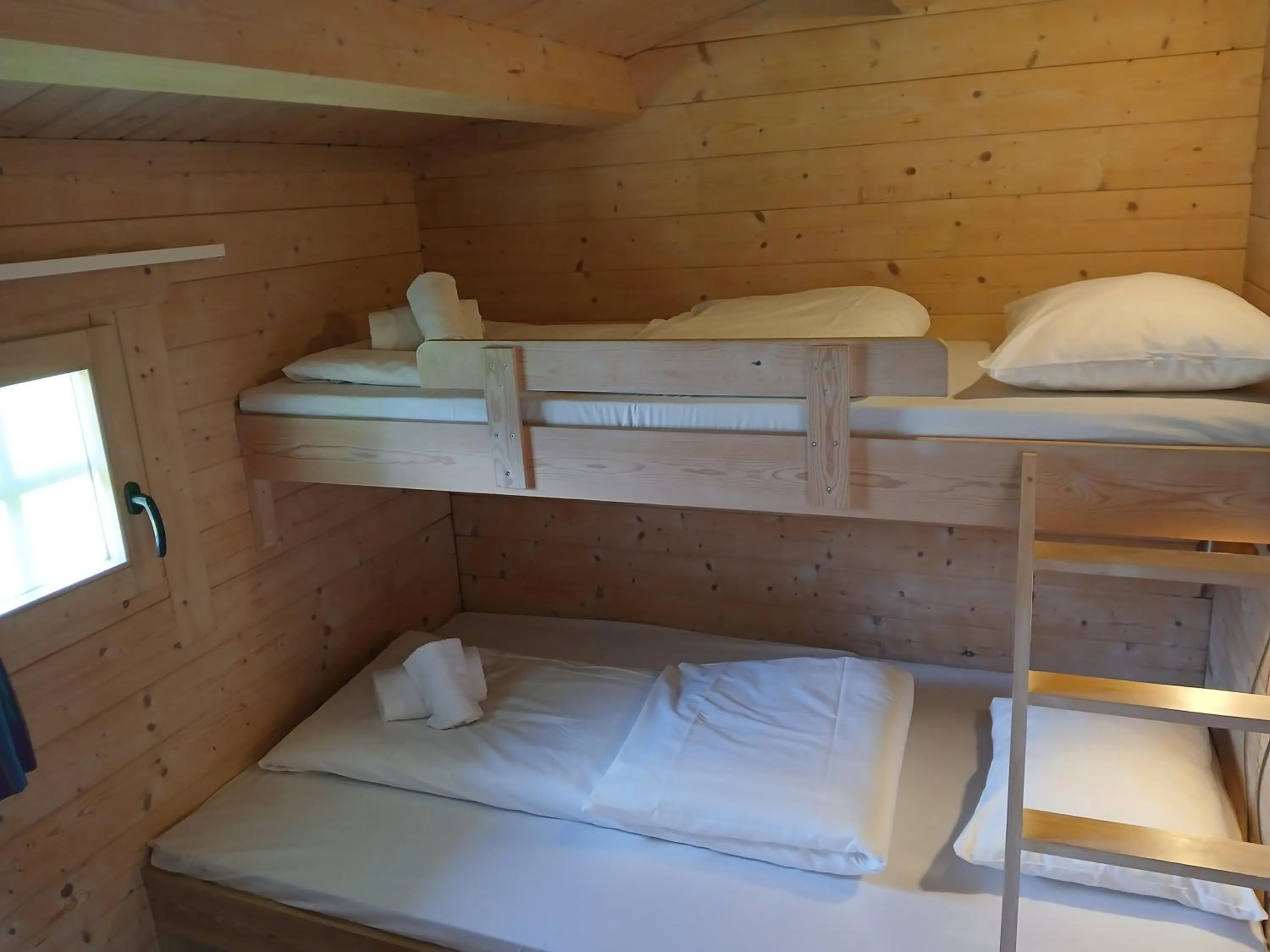 Bed in Høk Kro & Motell AS