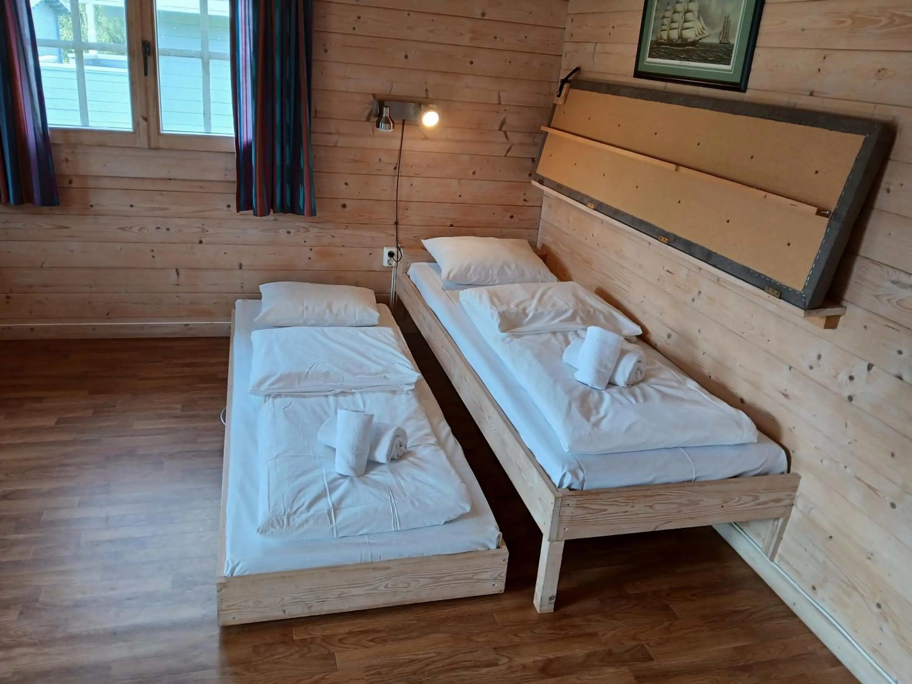 Bed in Høk Kro & Motell AS