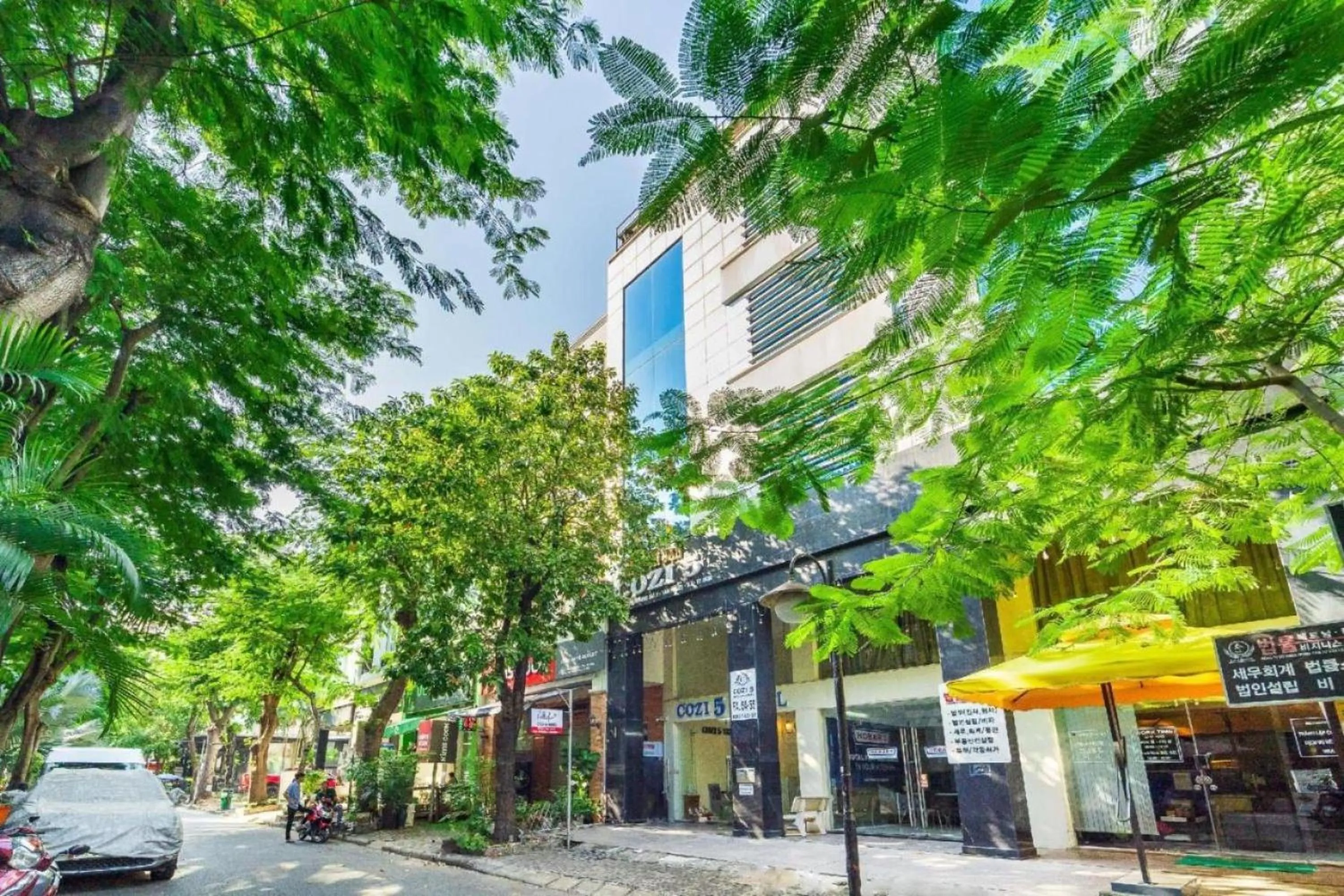 Property building in Dancenter O Cozy 5 Hotel Near SECC