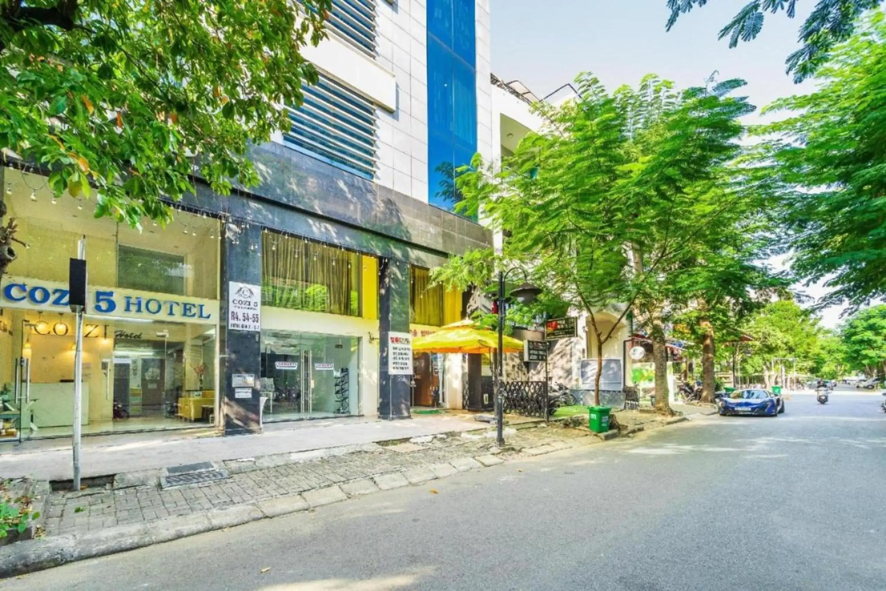 Property building in Dancenter O Cozy 5 Hotel Near SECC Property building in Dancenter O Cozy 5 Hotel Near SECC