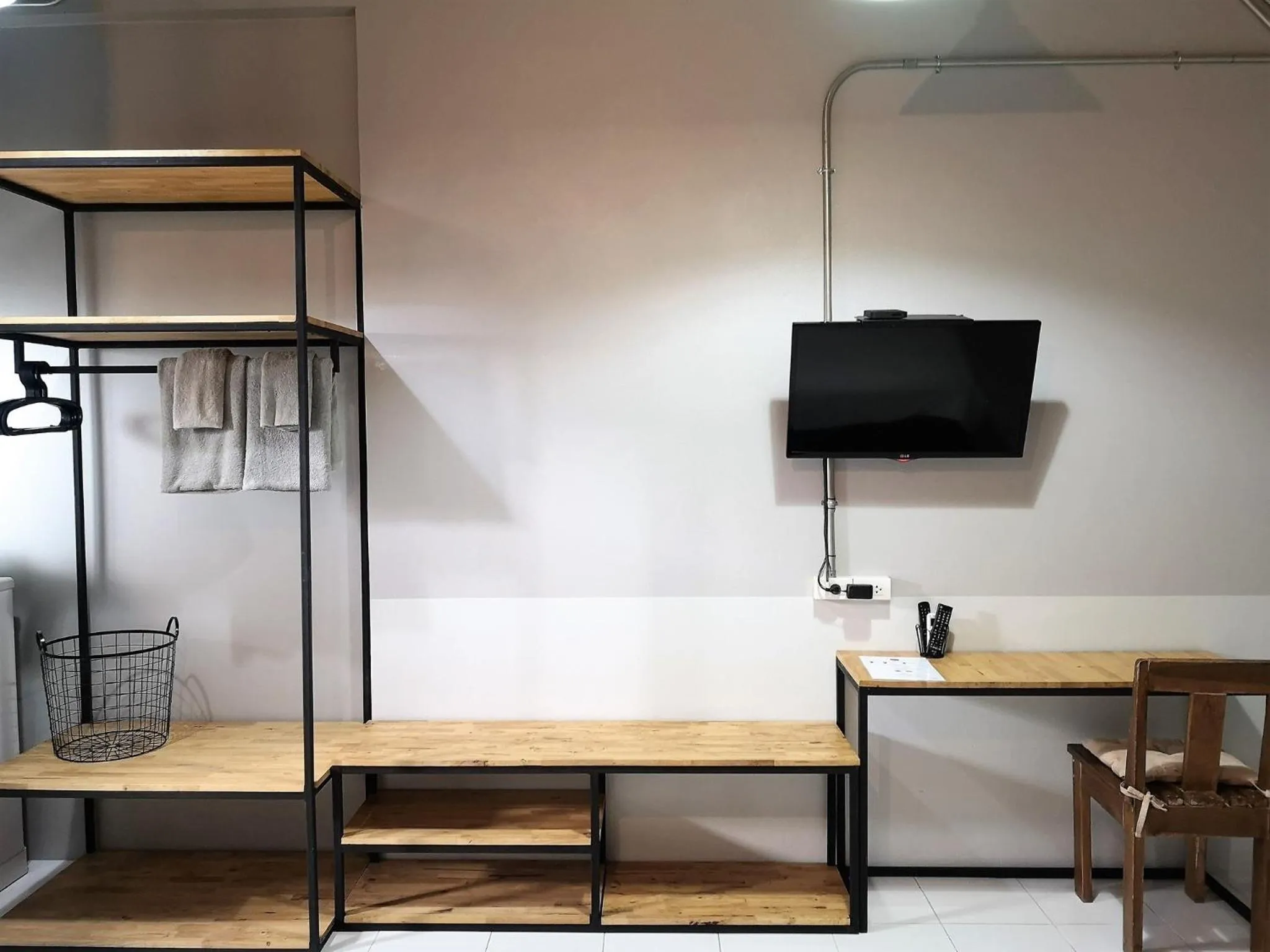 hair dresser in Siri Guesthouse @ Surat Thani