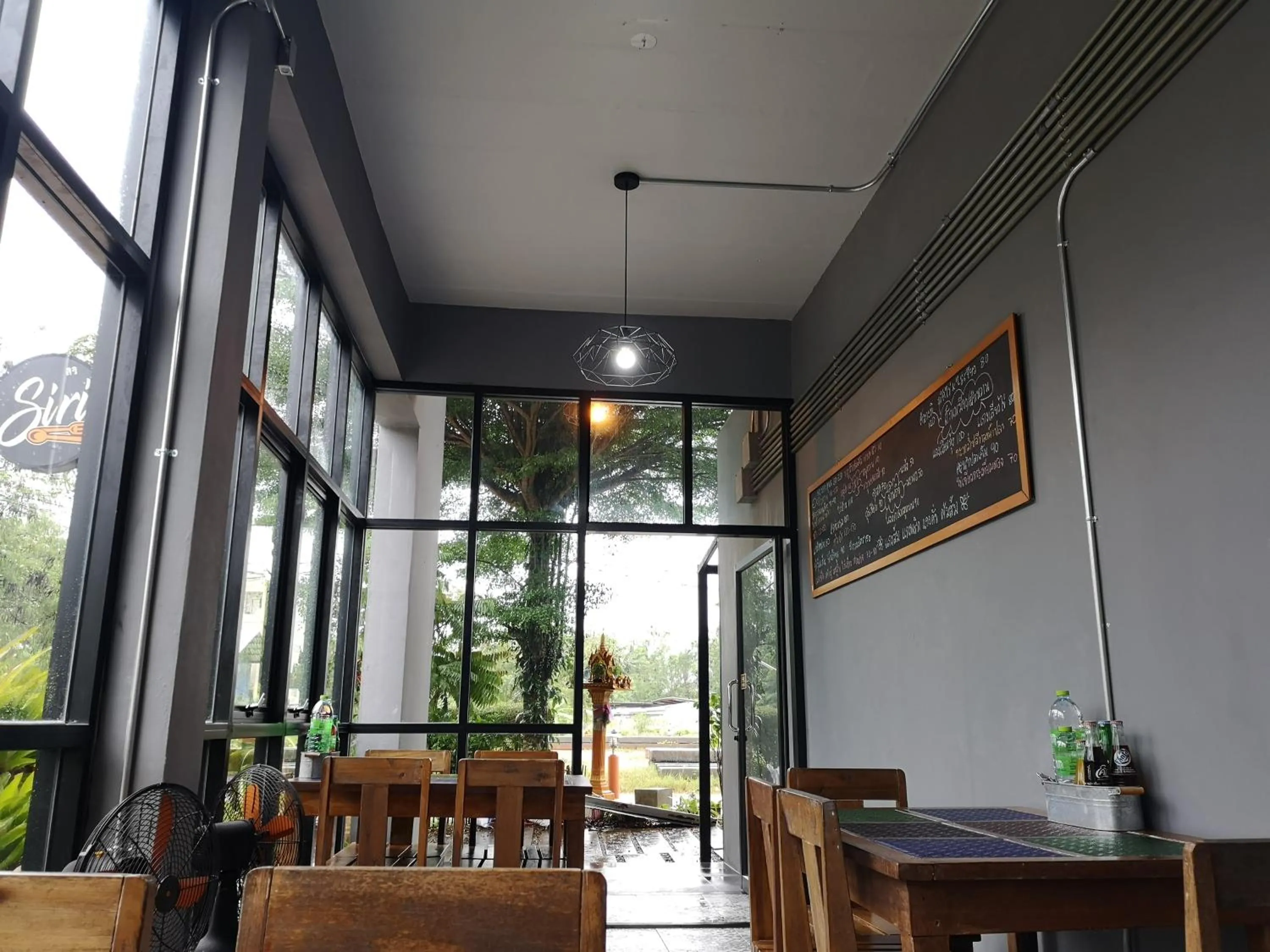 Restaurant/places to eat in Siri Guesthouse @ Surat Thani