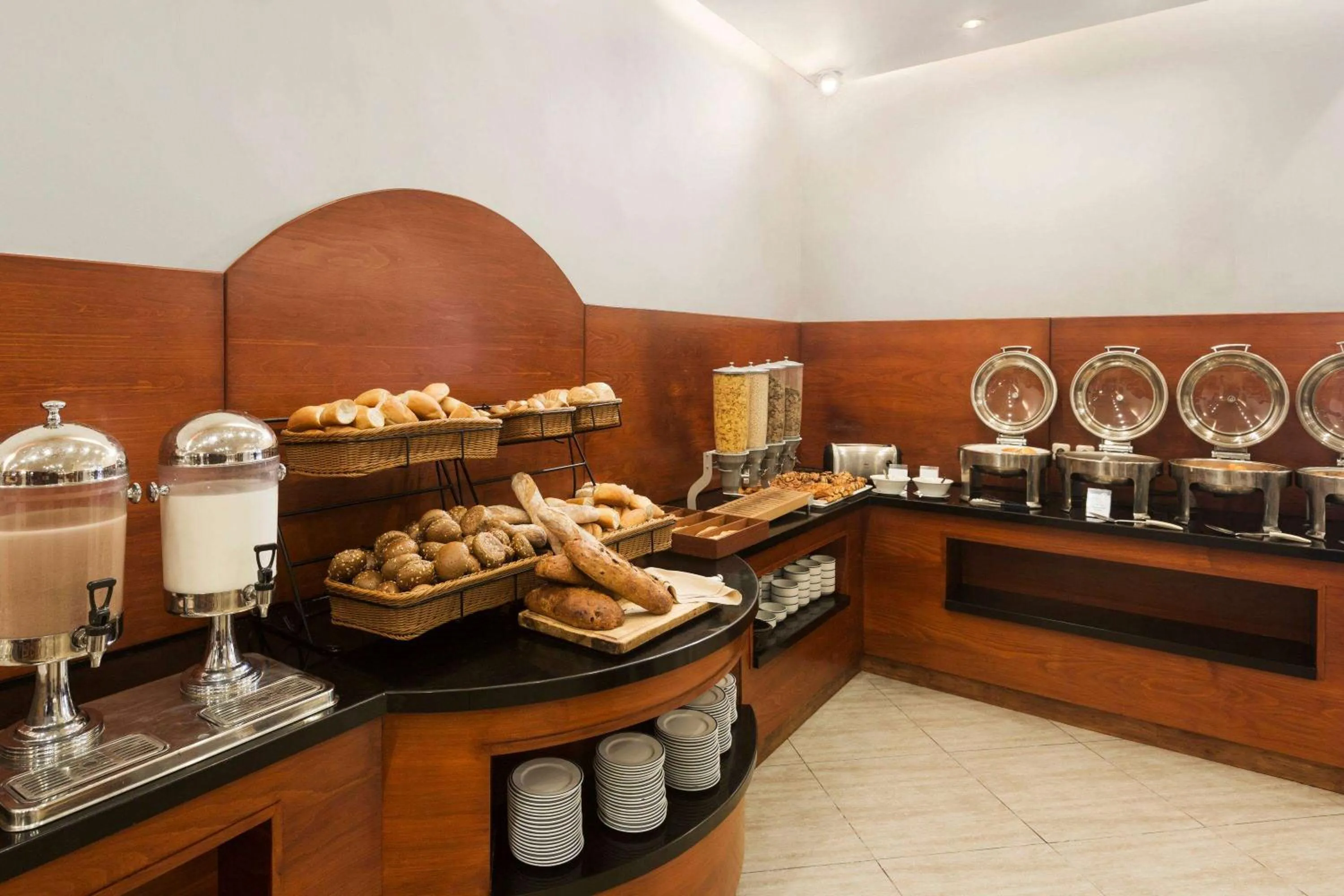 Restaurant/places to eat in Ramada Jerusalem Hotel