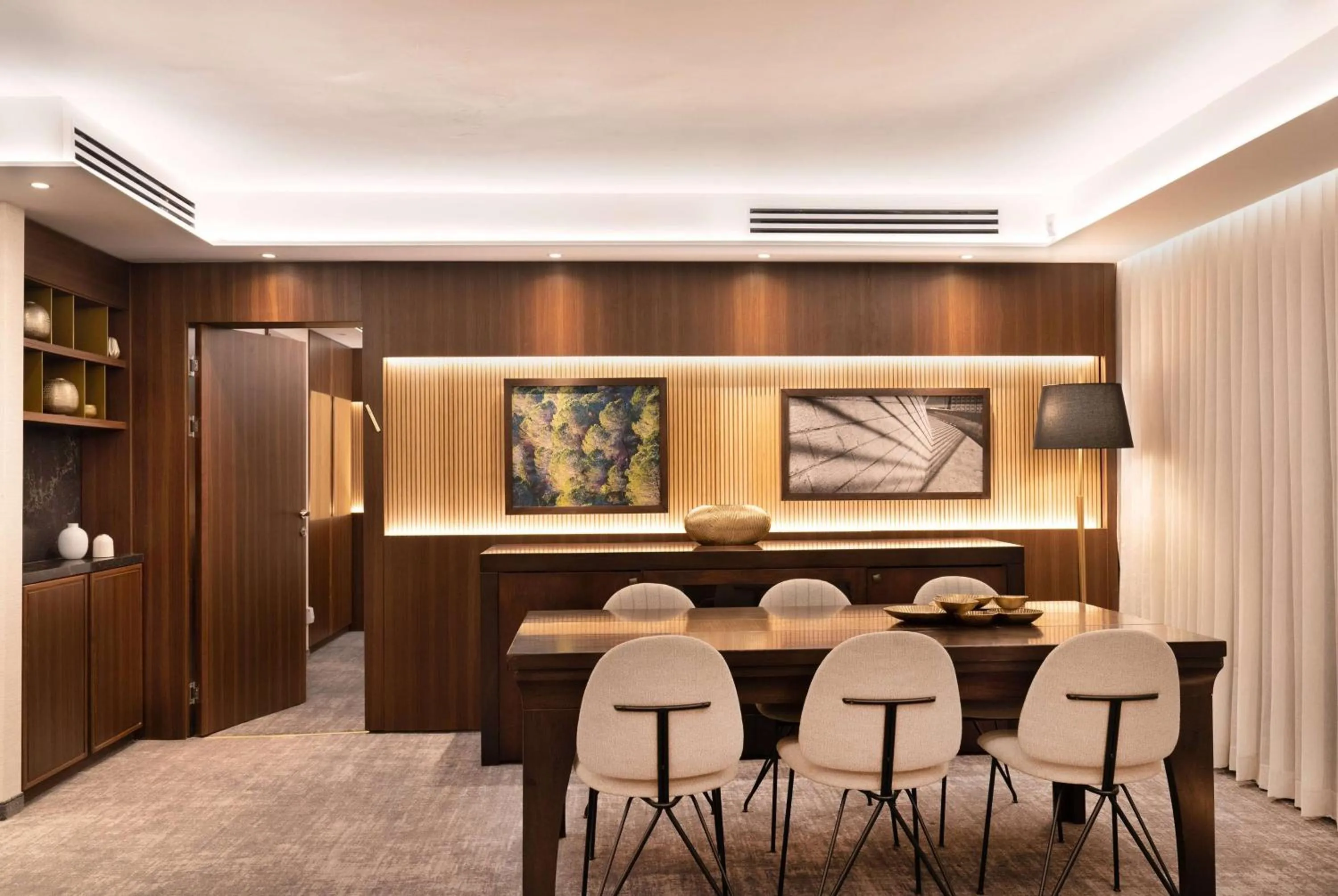 Dining area in Ramada Jerusalem Hotel