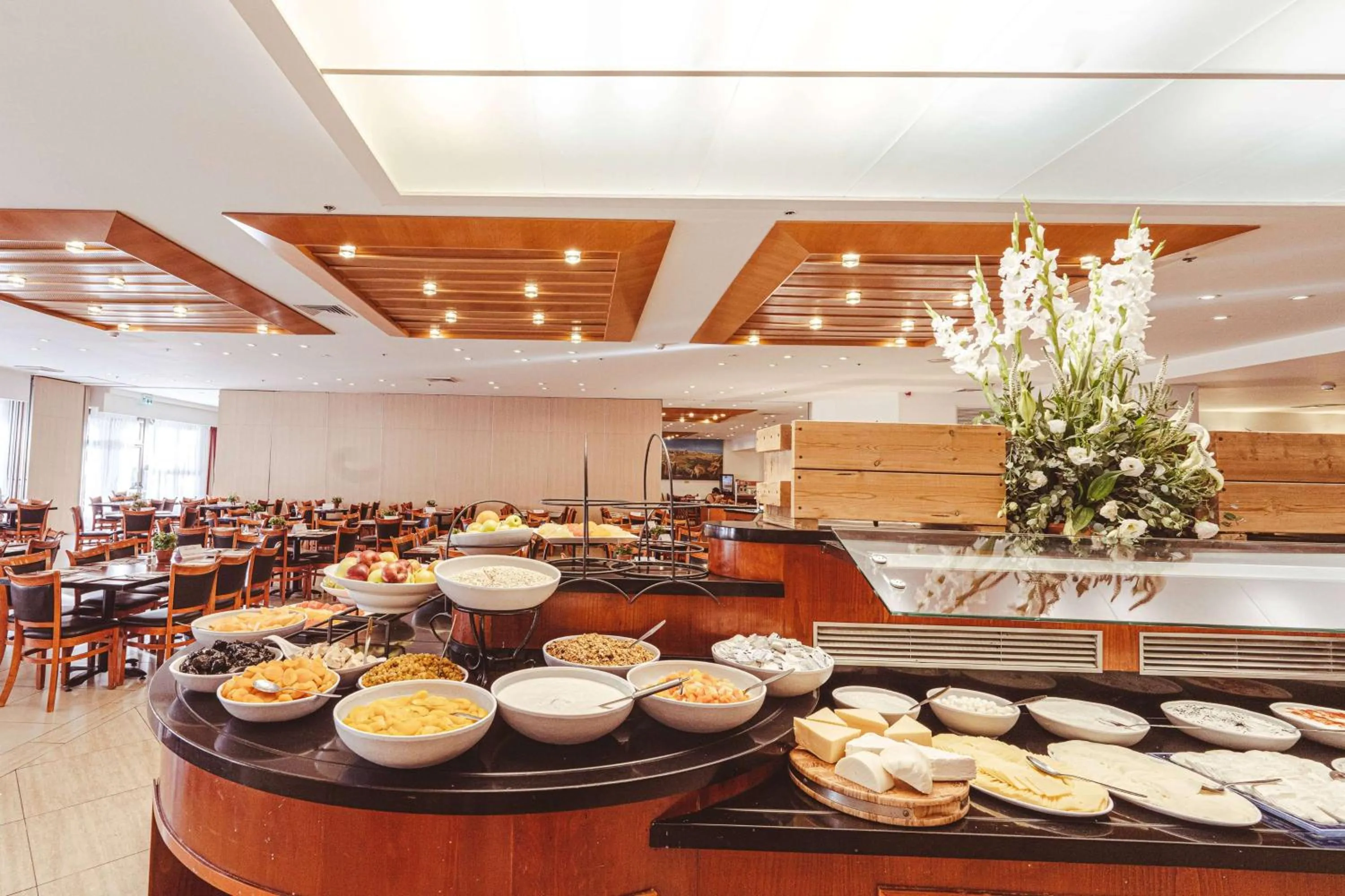 Restaurant/places to eat in Ramada Jerusalem Hotel