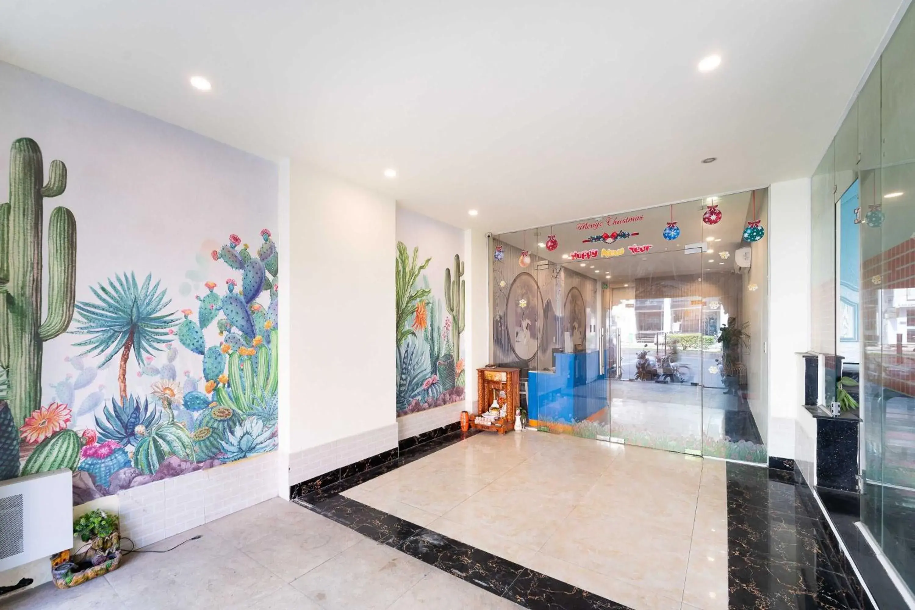 Facade/entrance in Joy Inn Hotel - Near T3 Terminal Facade/entrance in Joy Inn Hotel - Near T3 Terminal