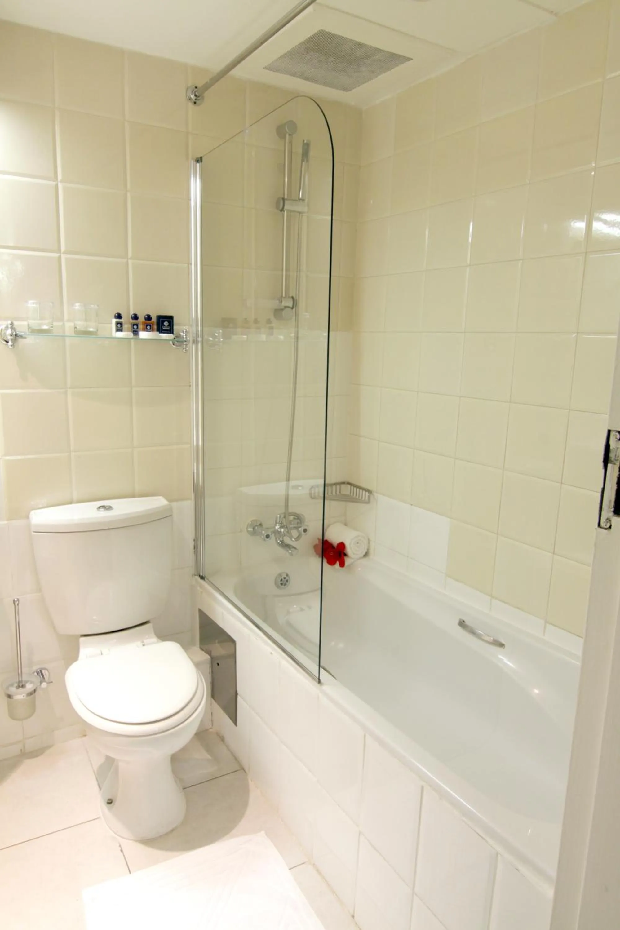 Bathroom in Cresta Bosele Hotel