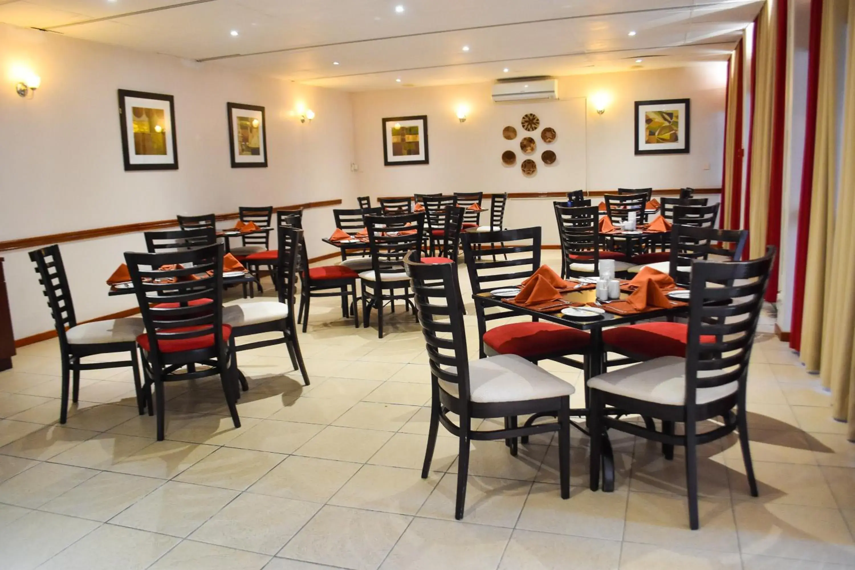 Restaurant/places to eat in Cresta Bosele Hotel Restaurant/places to eat in Cresta Bosele Hotel