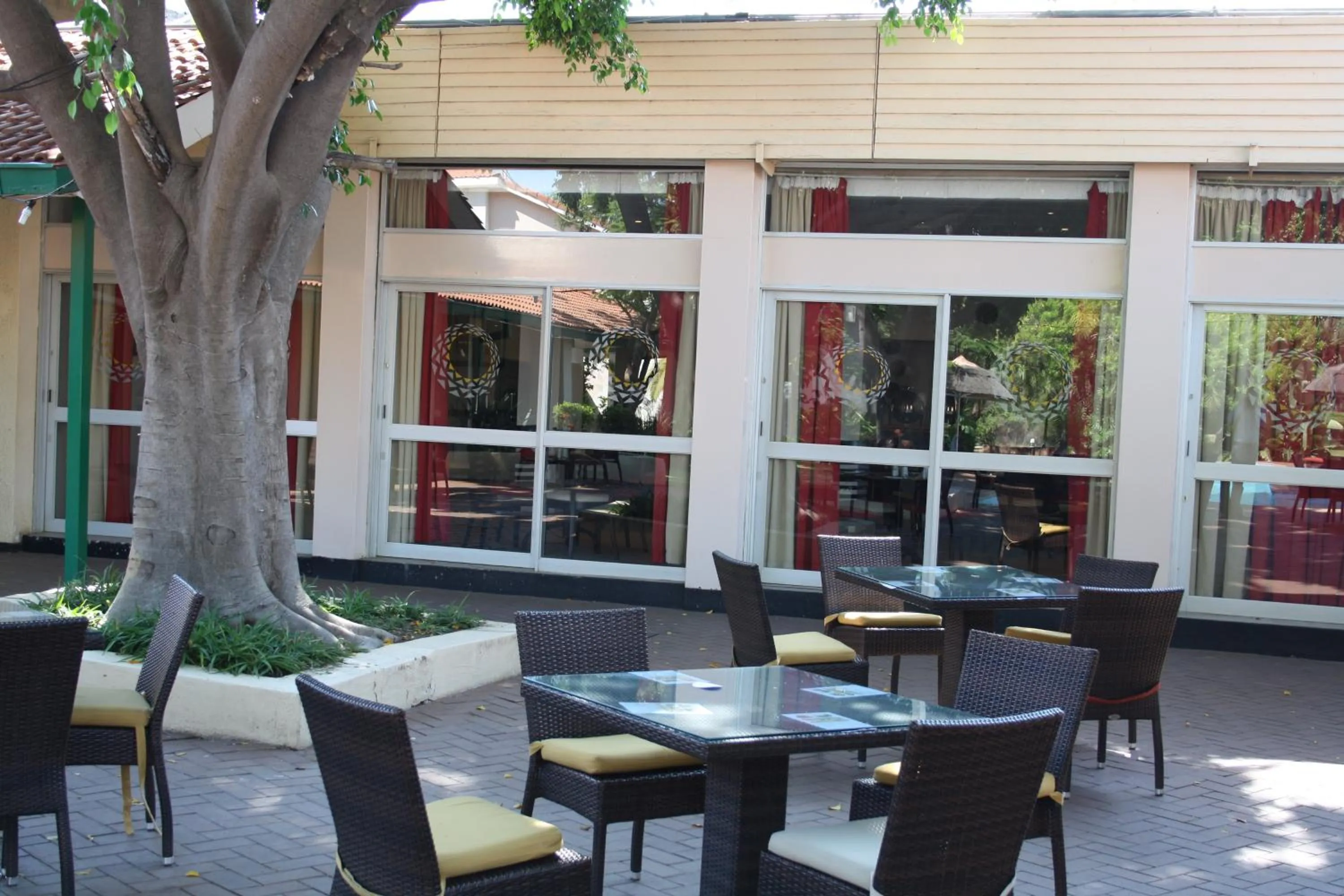 Restaurant/places to eat in Cresta Bosele Hotel