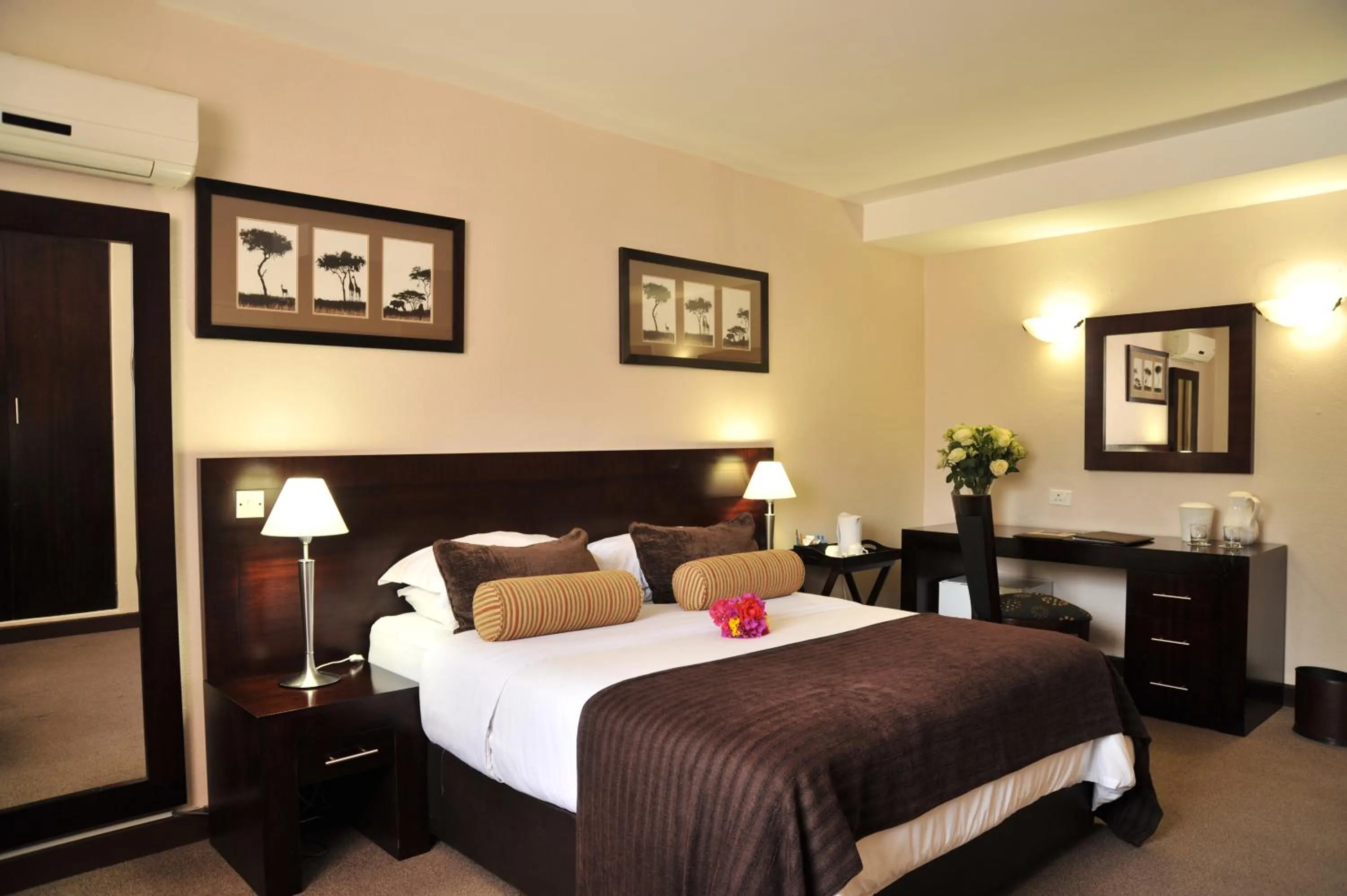 Bedroom, Bed in Cresta Bosele Hotel
