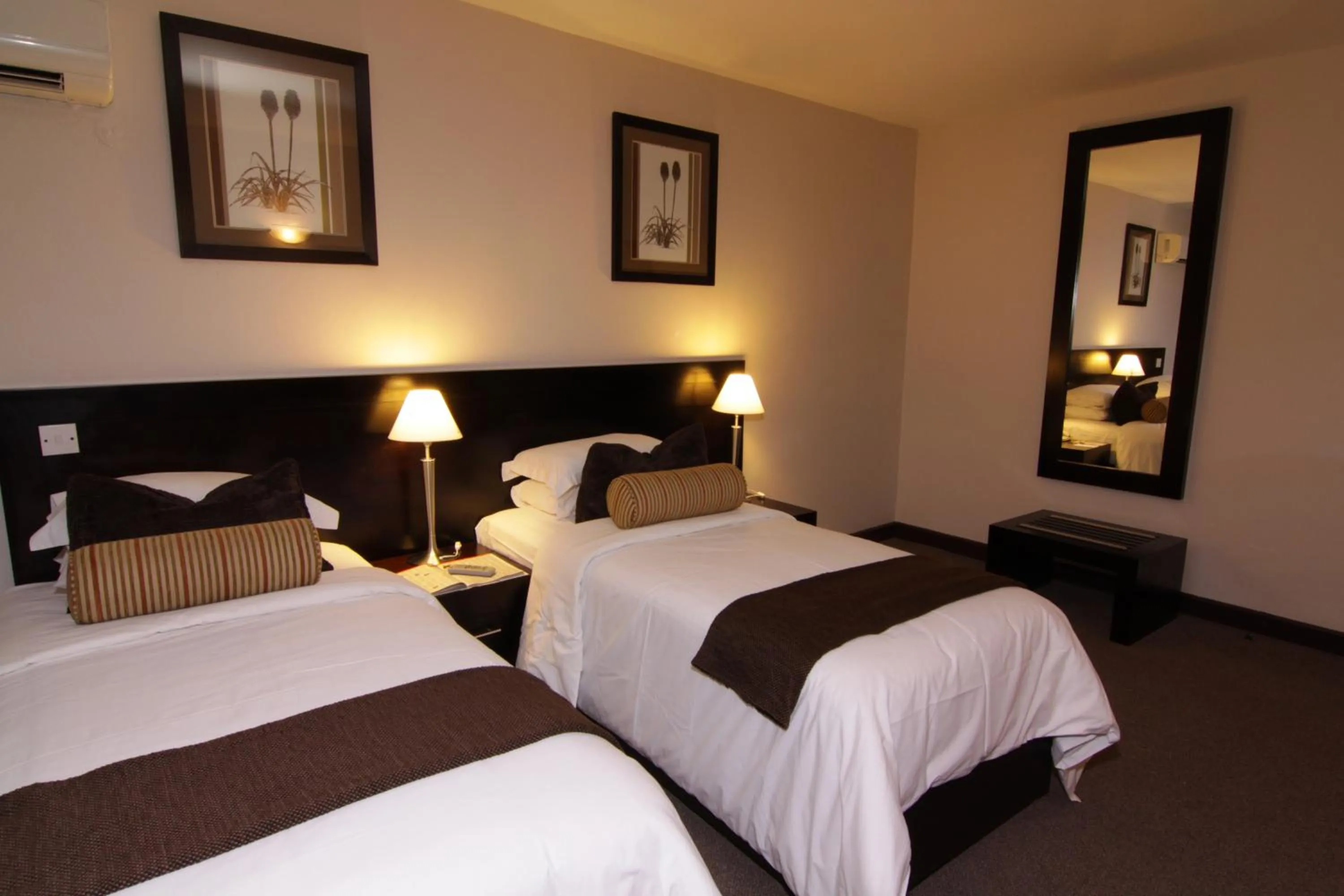 Bedroom, Bed in Cresta Bosele Hotel