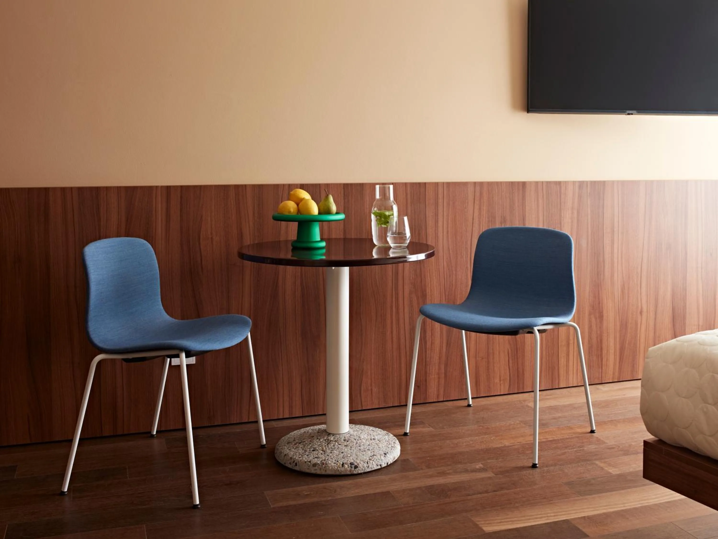  Large Studio with Kitchenette in Numa Stuttgart Rotebühlplatz