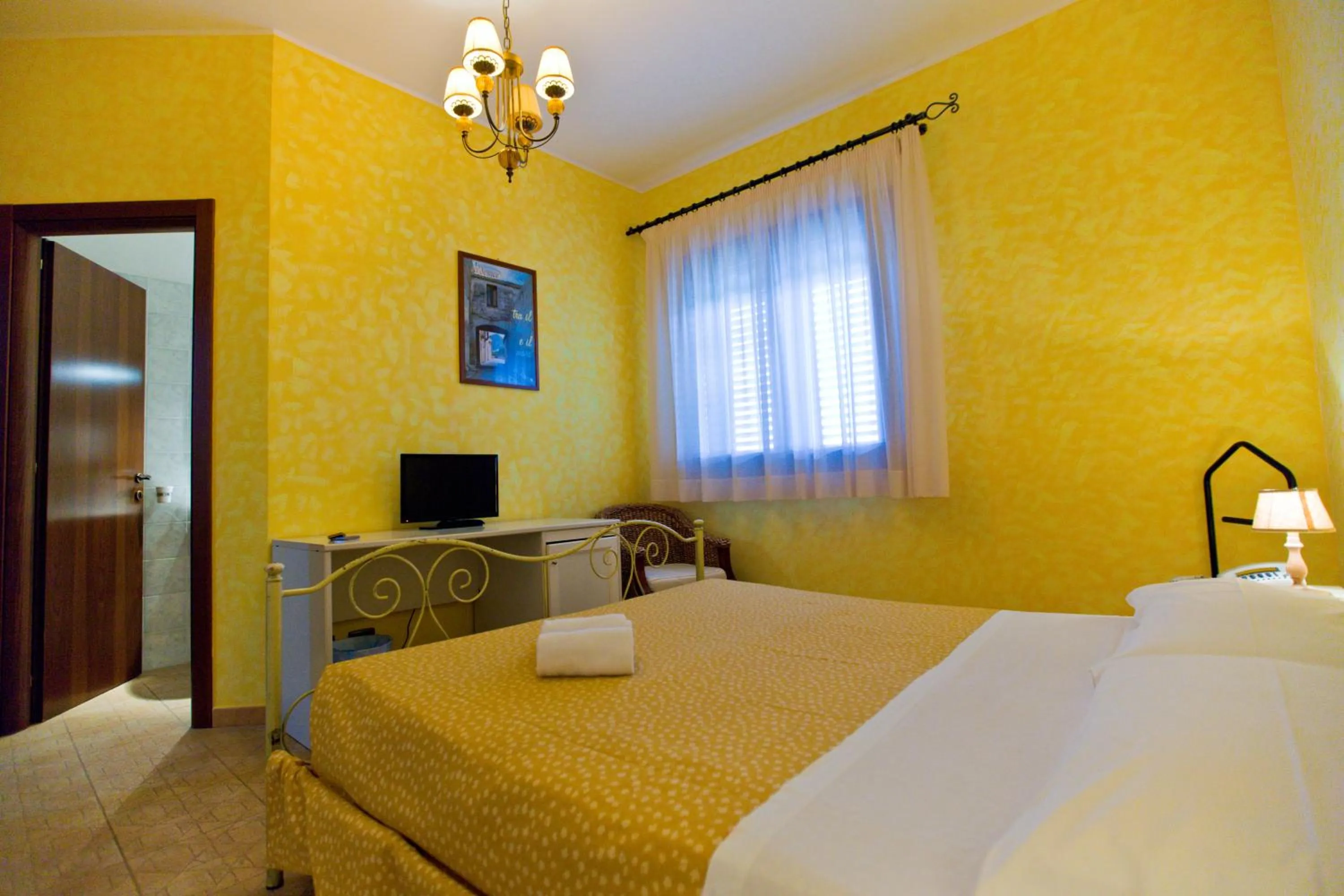 Garden view, Bed in History Hotel