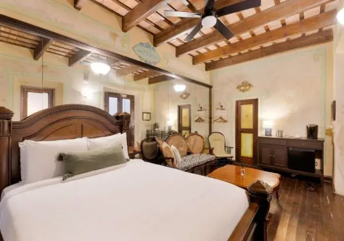 Queen Room in Casa Lucienne Queen Room in Casa Lucienne