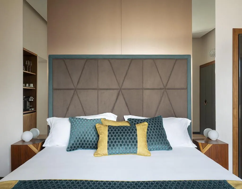 Bed in Villa Lario Resort Mandello