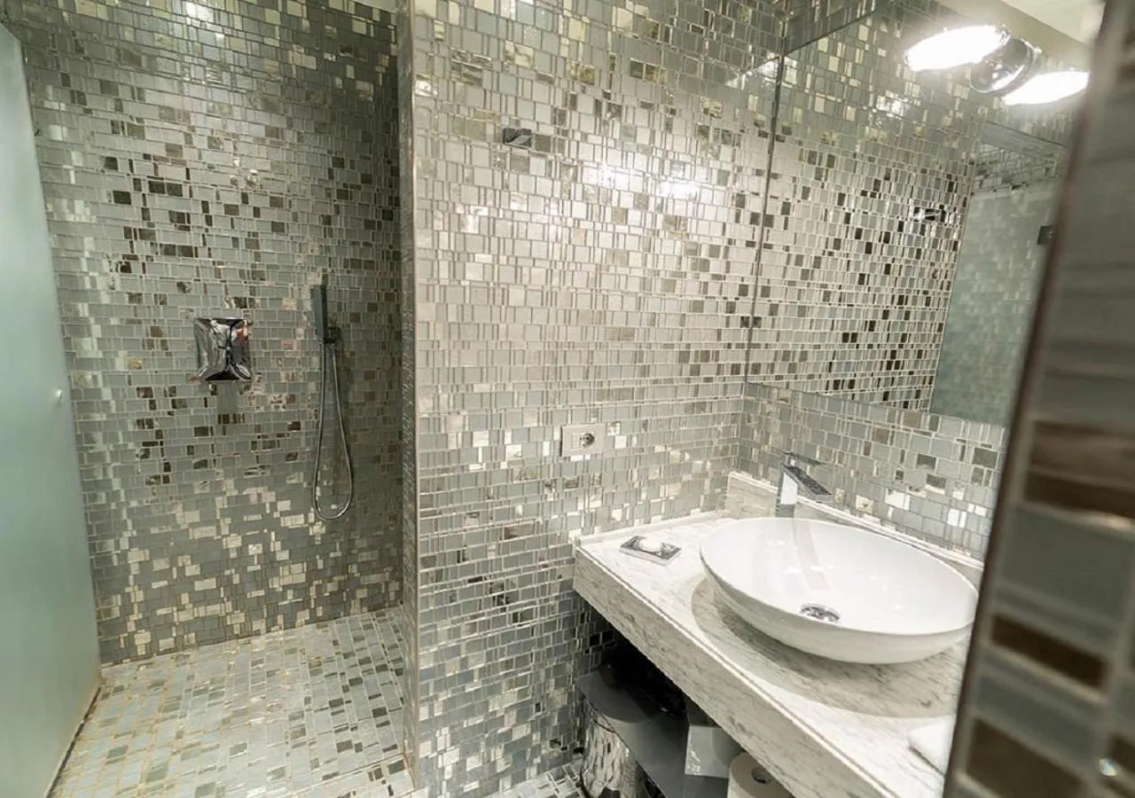 Shower in Villa Lario Resort Mandello