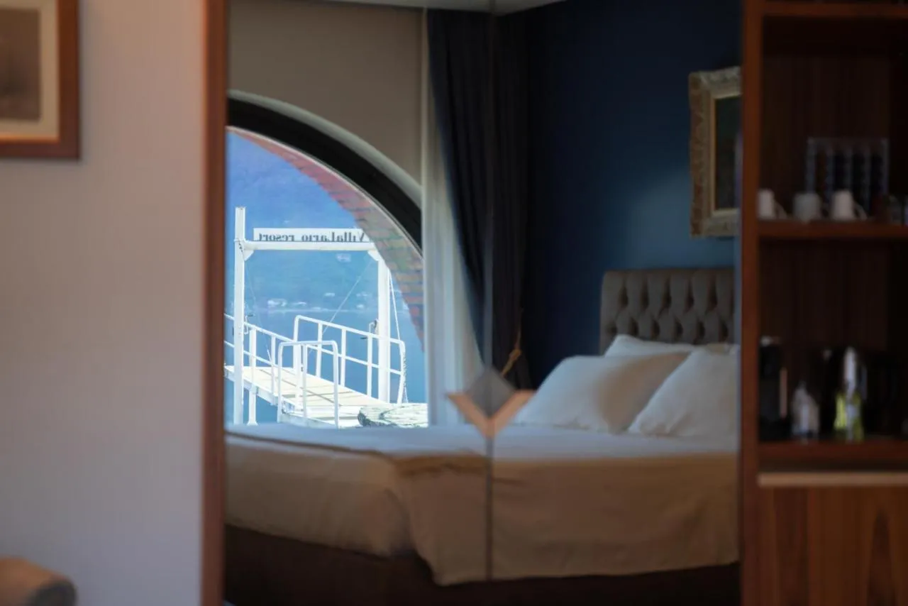 Photo of the whole room, Bed in Villa Lario Resort Mandello