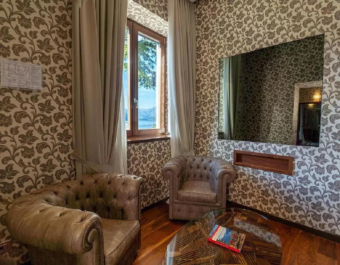 Living room in Villa Lario Resort Mandello Living room in Villa Lario Resort Mandello