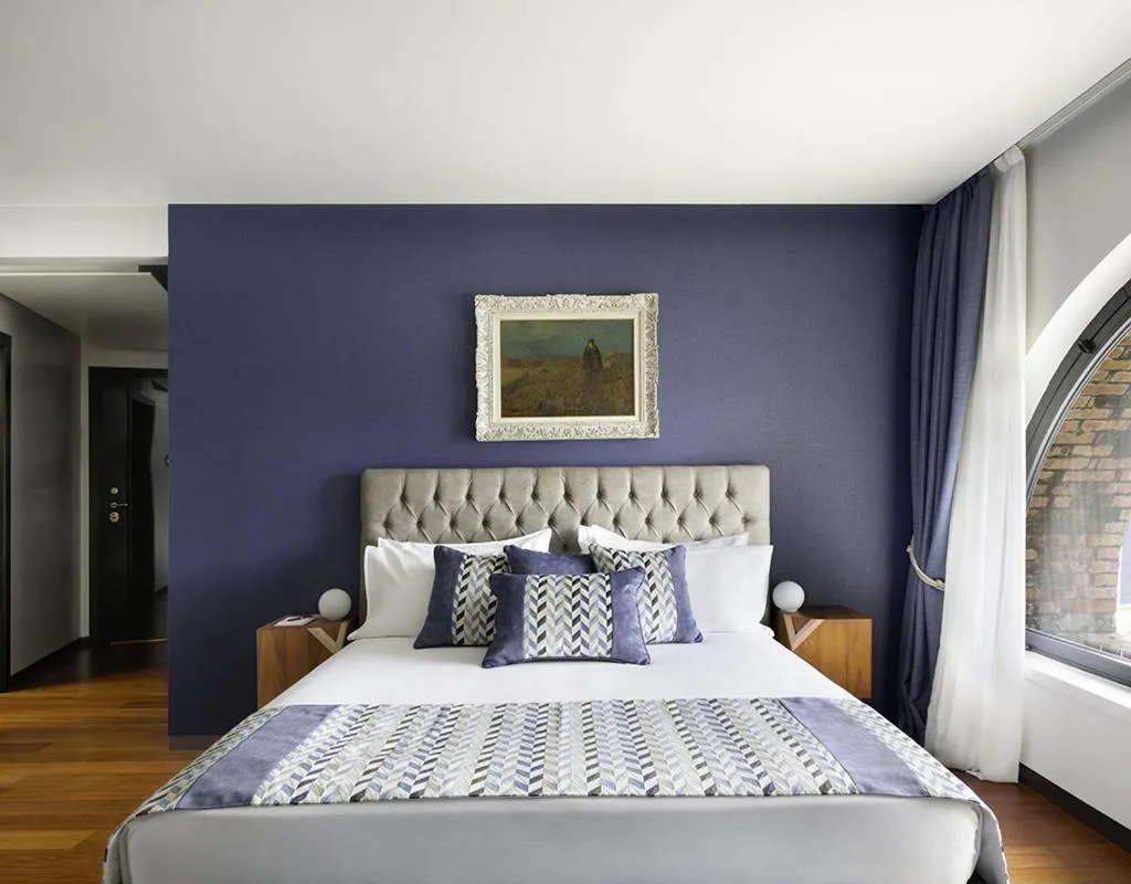 Bed in Villa Lario Resort Mandello