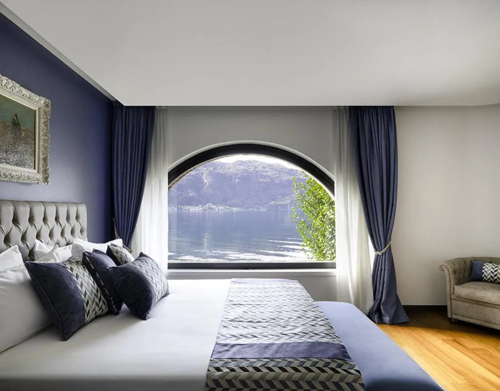 Bed in Villa Lario Resort Mandello