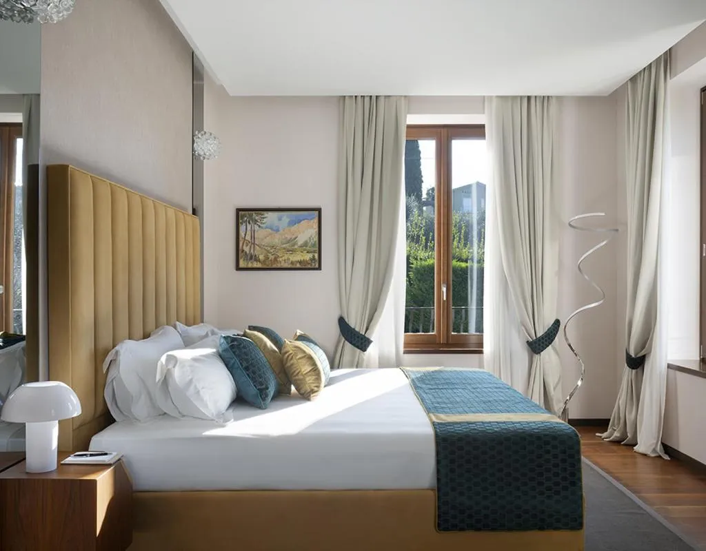 Bed in Villa Lario Resort Mandello