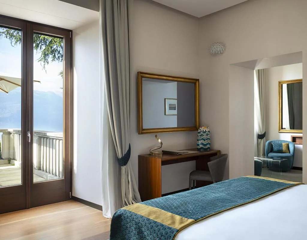 Bed in Villa Lario Resort Mandello