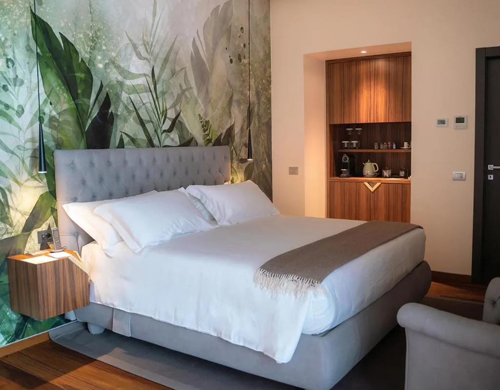 Photo of the whole room, Bed in Villa Lario Resort Mandello