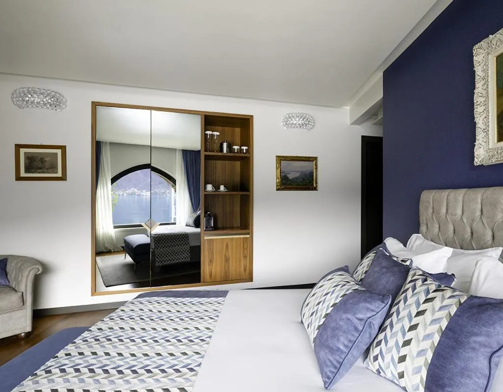 Bed in Villa Lario Resort Mandello