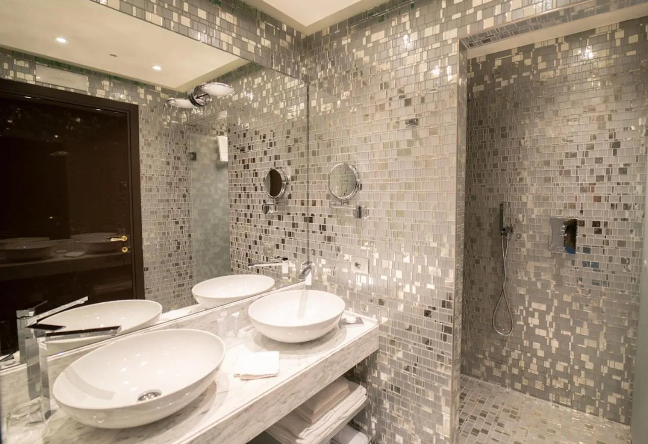 Bathroom in Villa Lario Resort Mandello