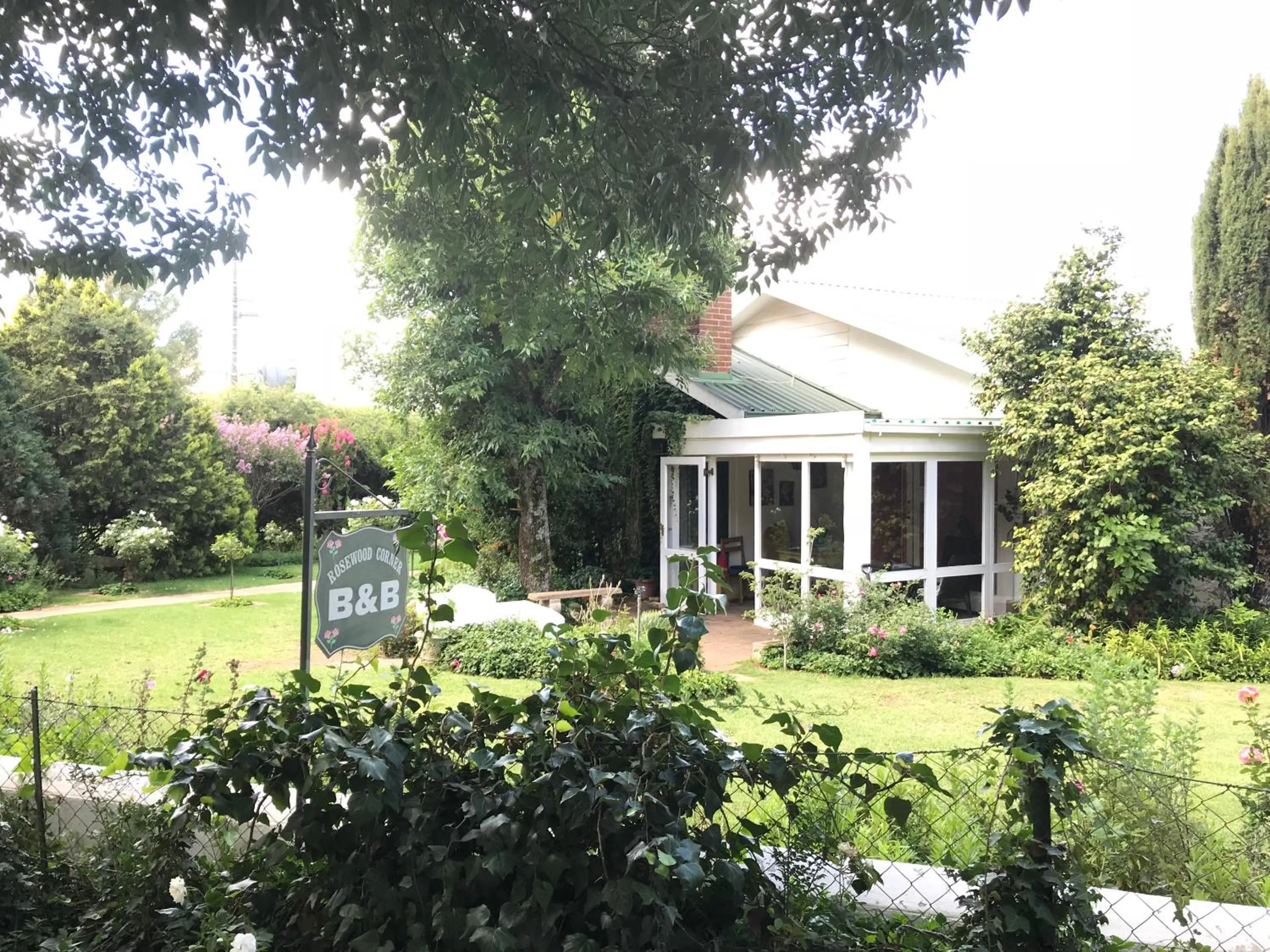 Facade/entrance in Rosewood Corner, Clarens