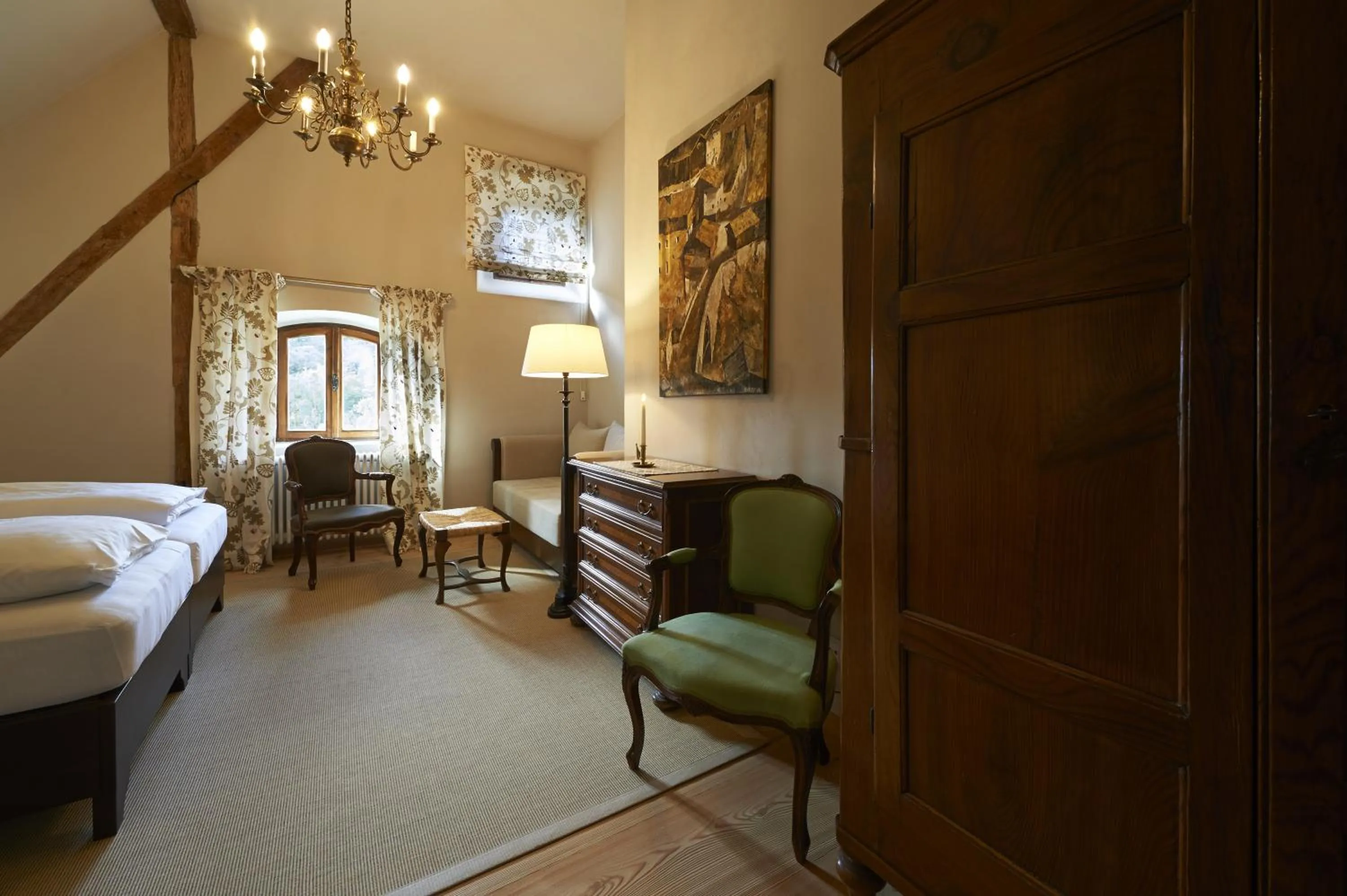 Photo of the whole room, Bed in Schloss Englar