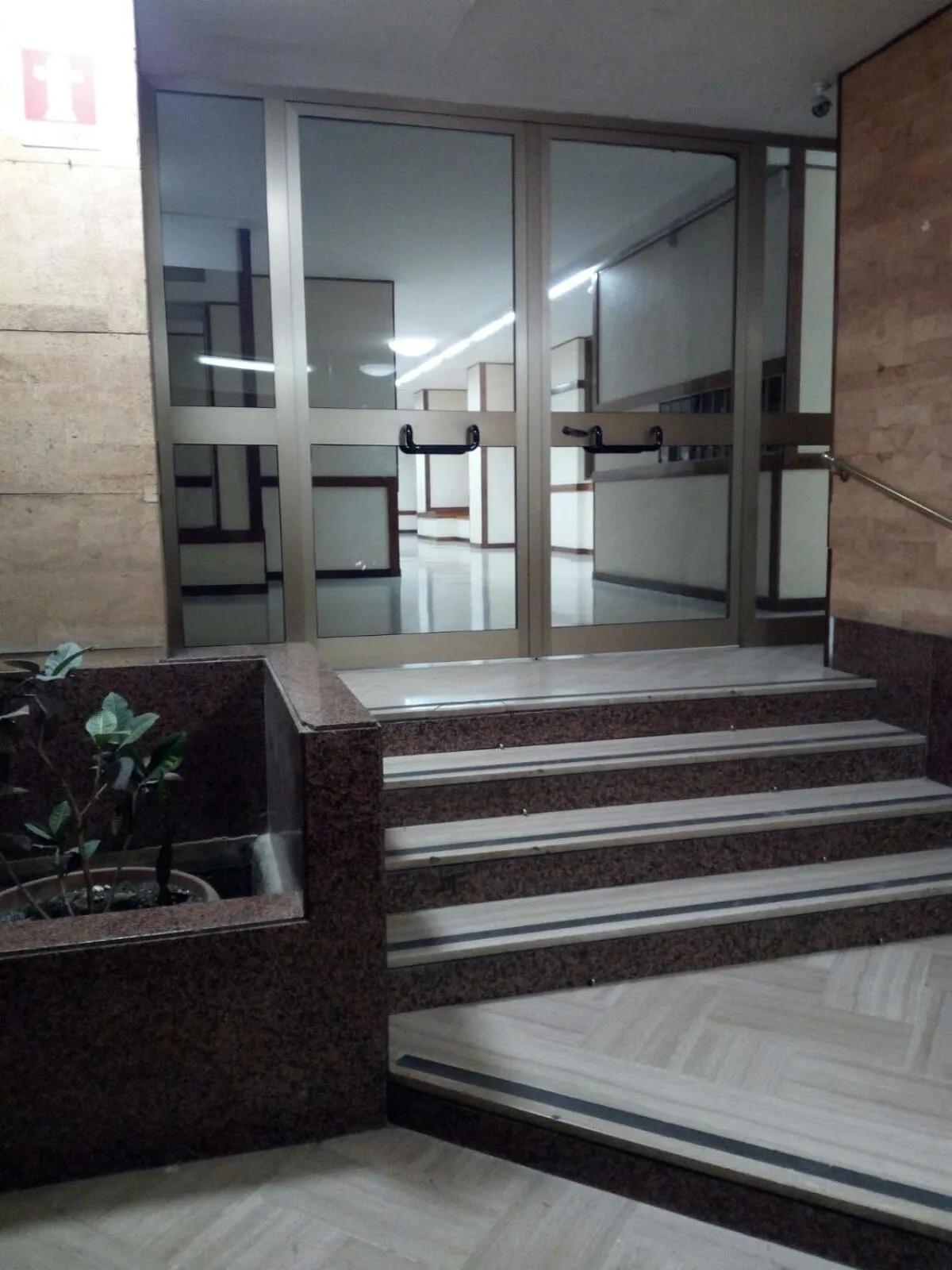 Facade/entrance in Dante091