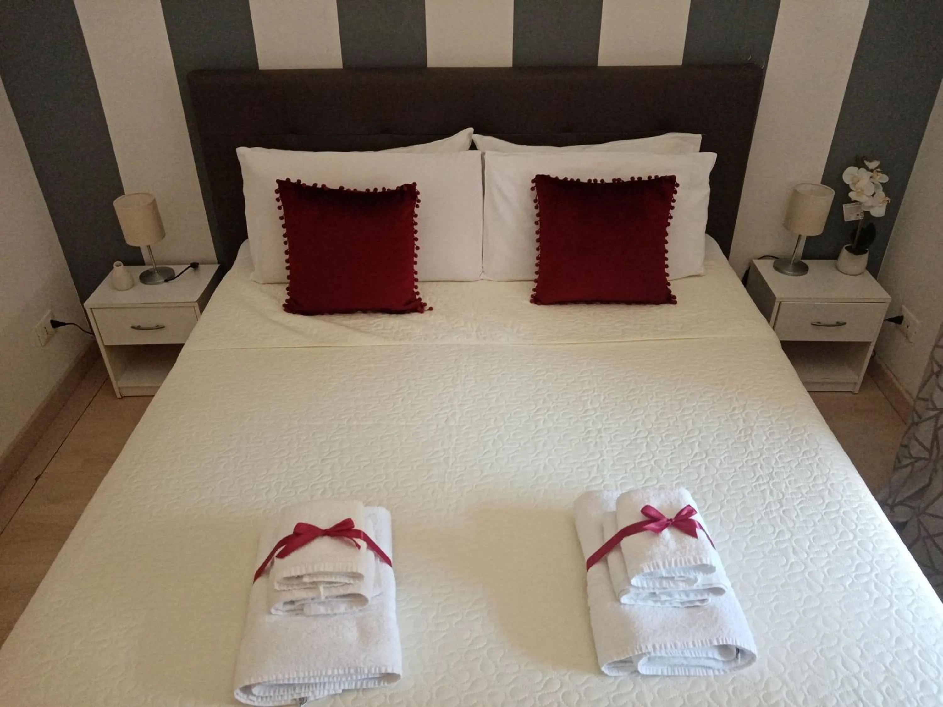 Bedroom, Bed in Dante091