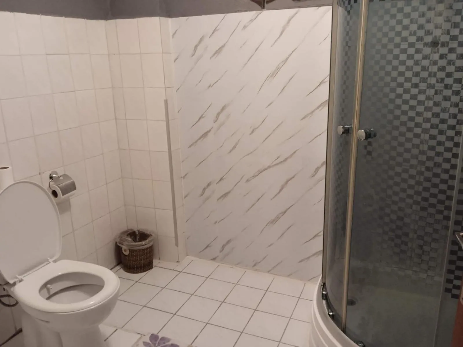 Bathroom in Ernur Pension