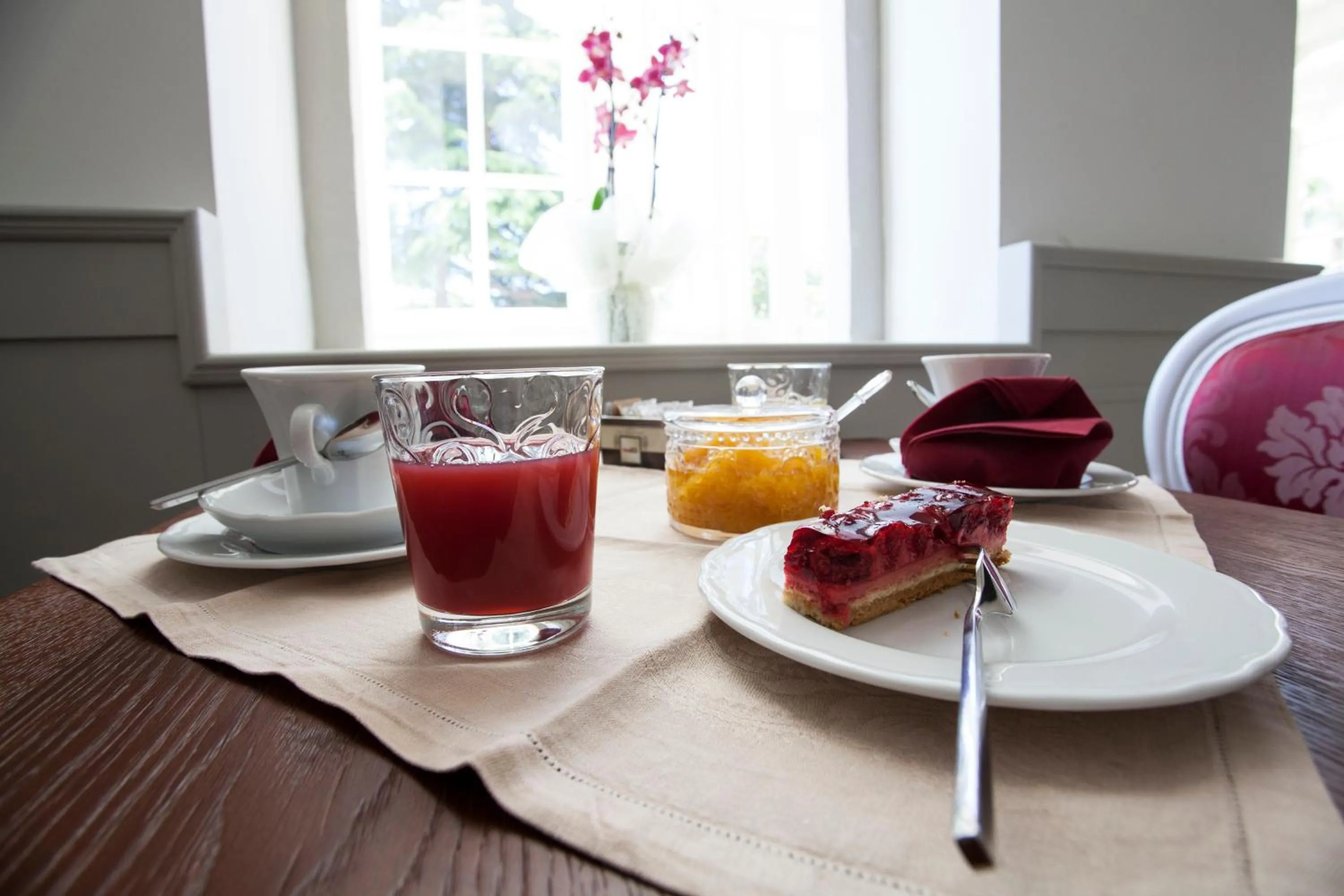 Breakfast in Villa Italia Luxury Suites and Apartments