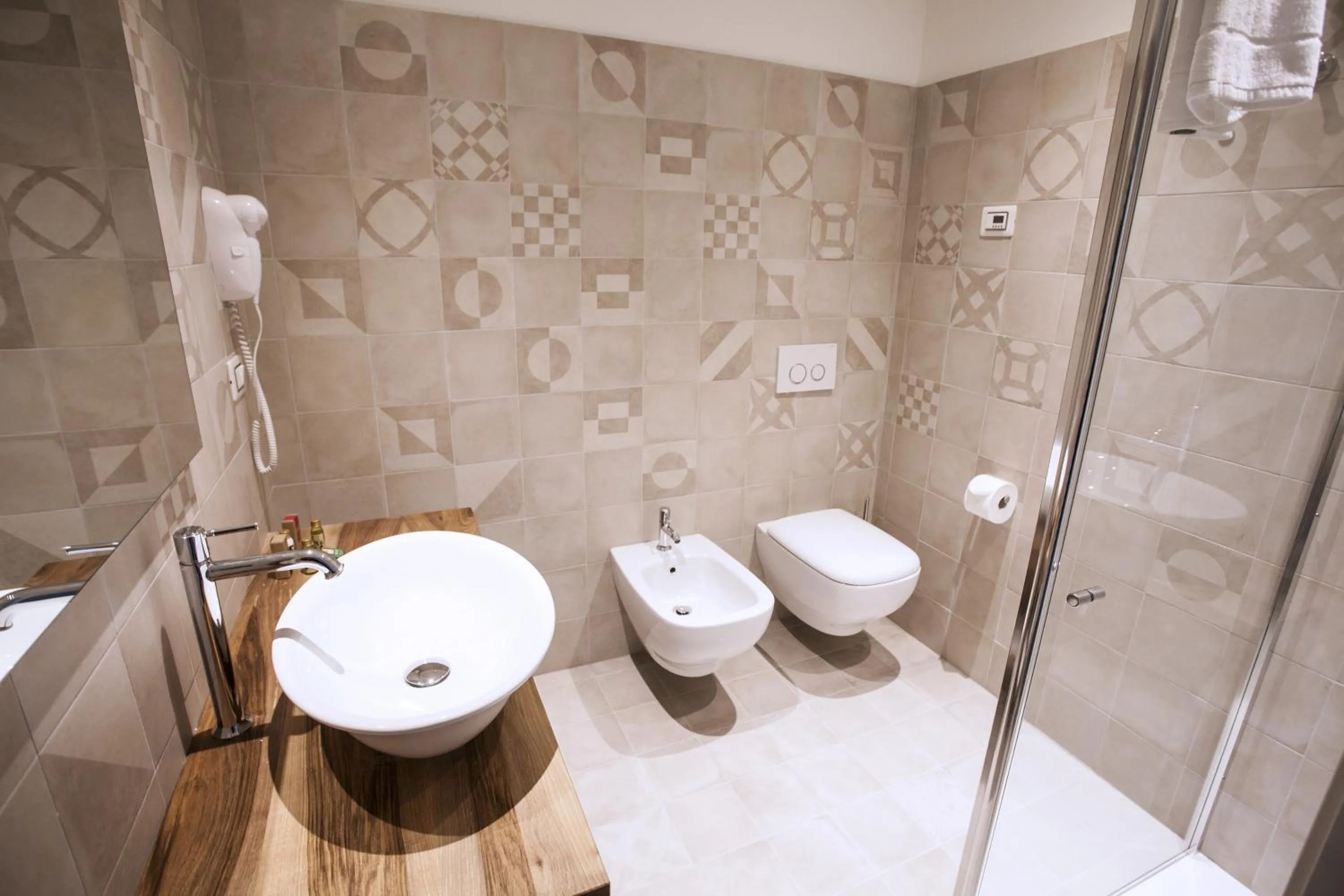 Shower in Villa Italia Luxury Suites and Apartments