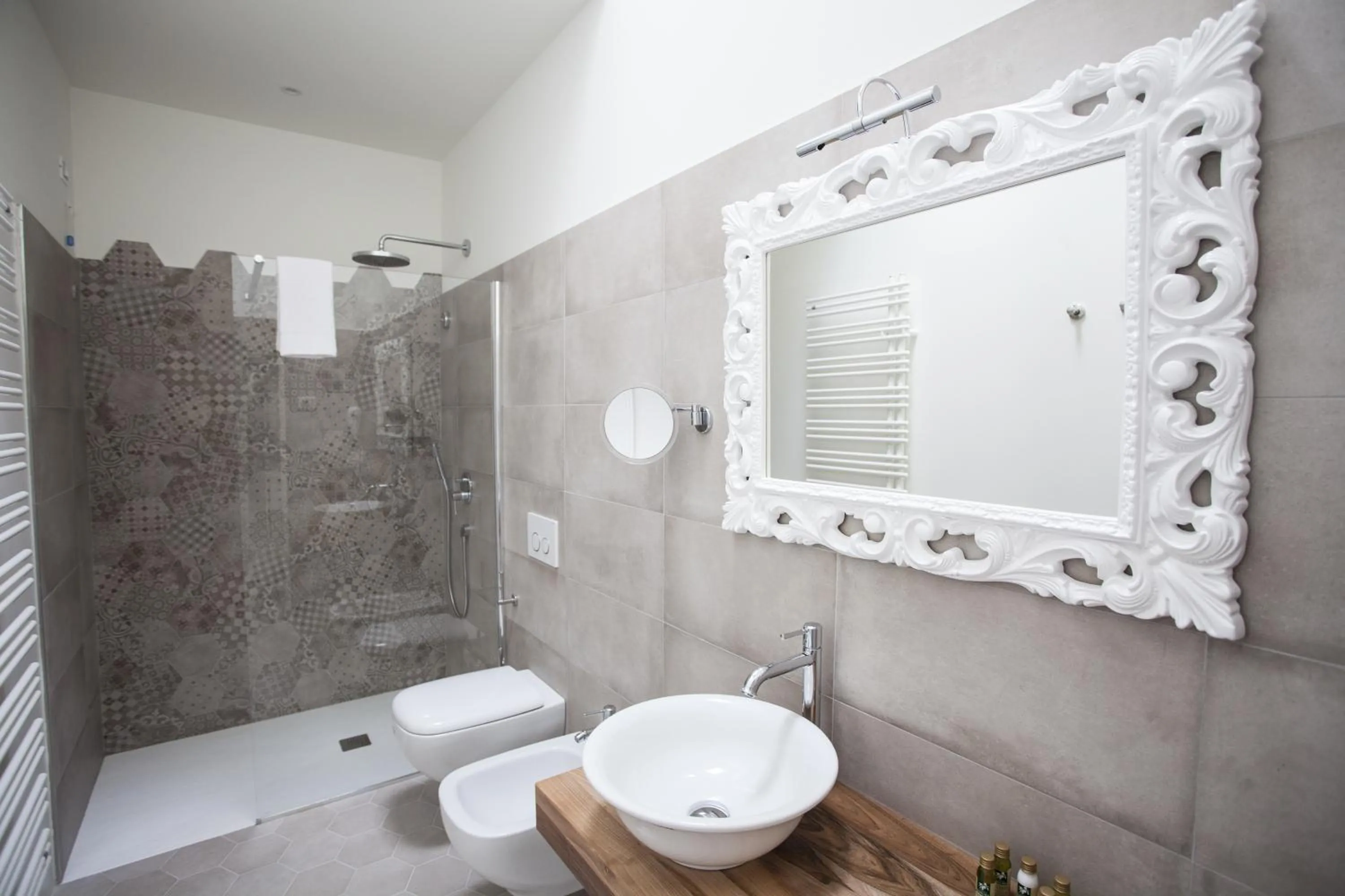 Bathroom in Villa Italia Luxury Suites and Apartments