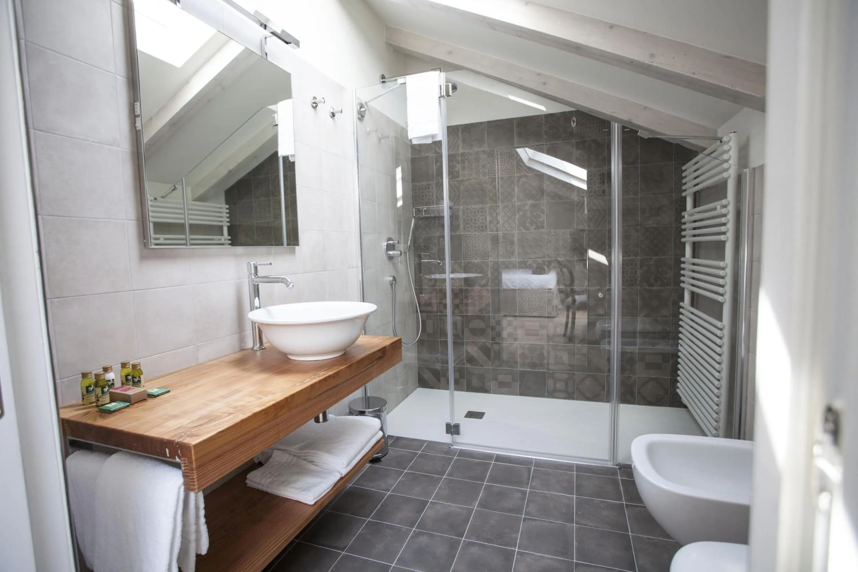 Bathroom in Villa Italia Luxury Suites and Apartments