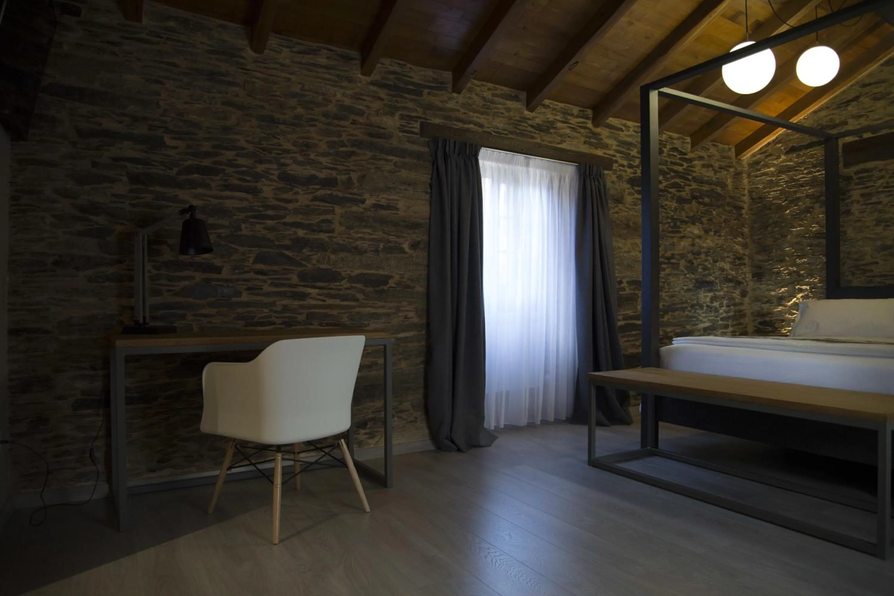 Day, Bed in Lar de Donas