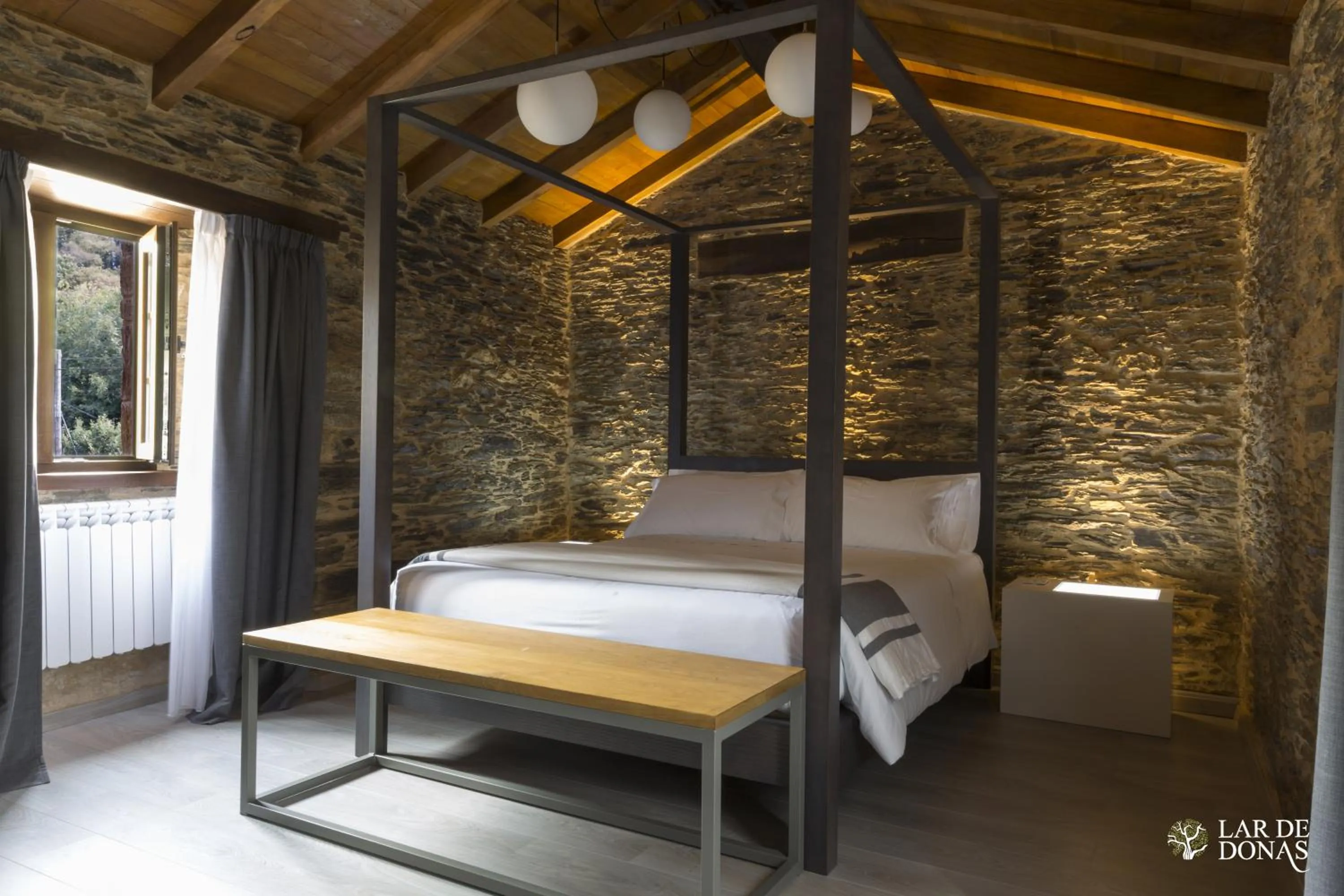 Day, Bed in Lar de Donas