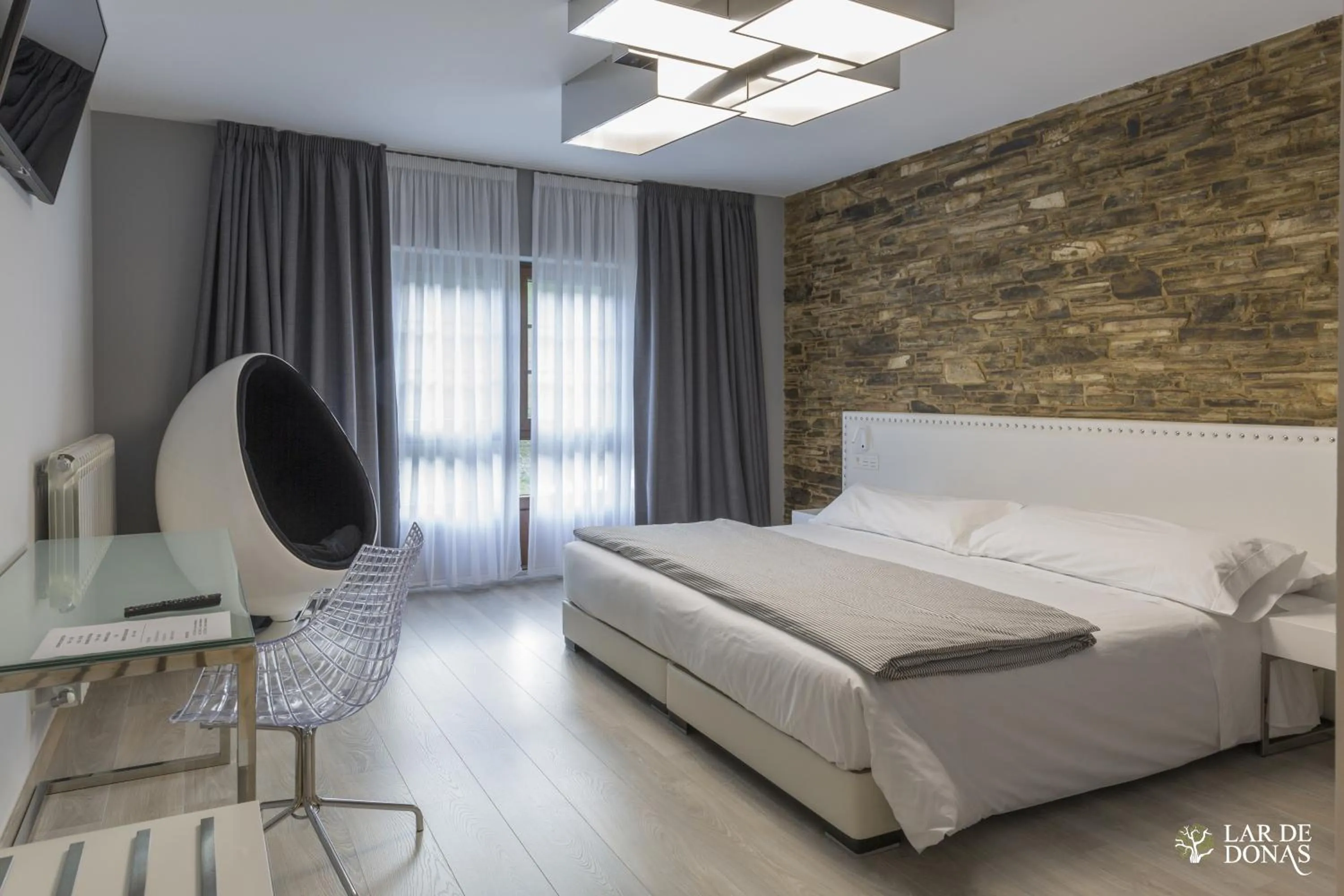 Day, Bed in Lar de Donas