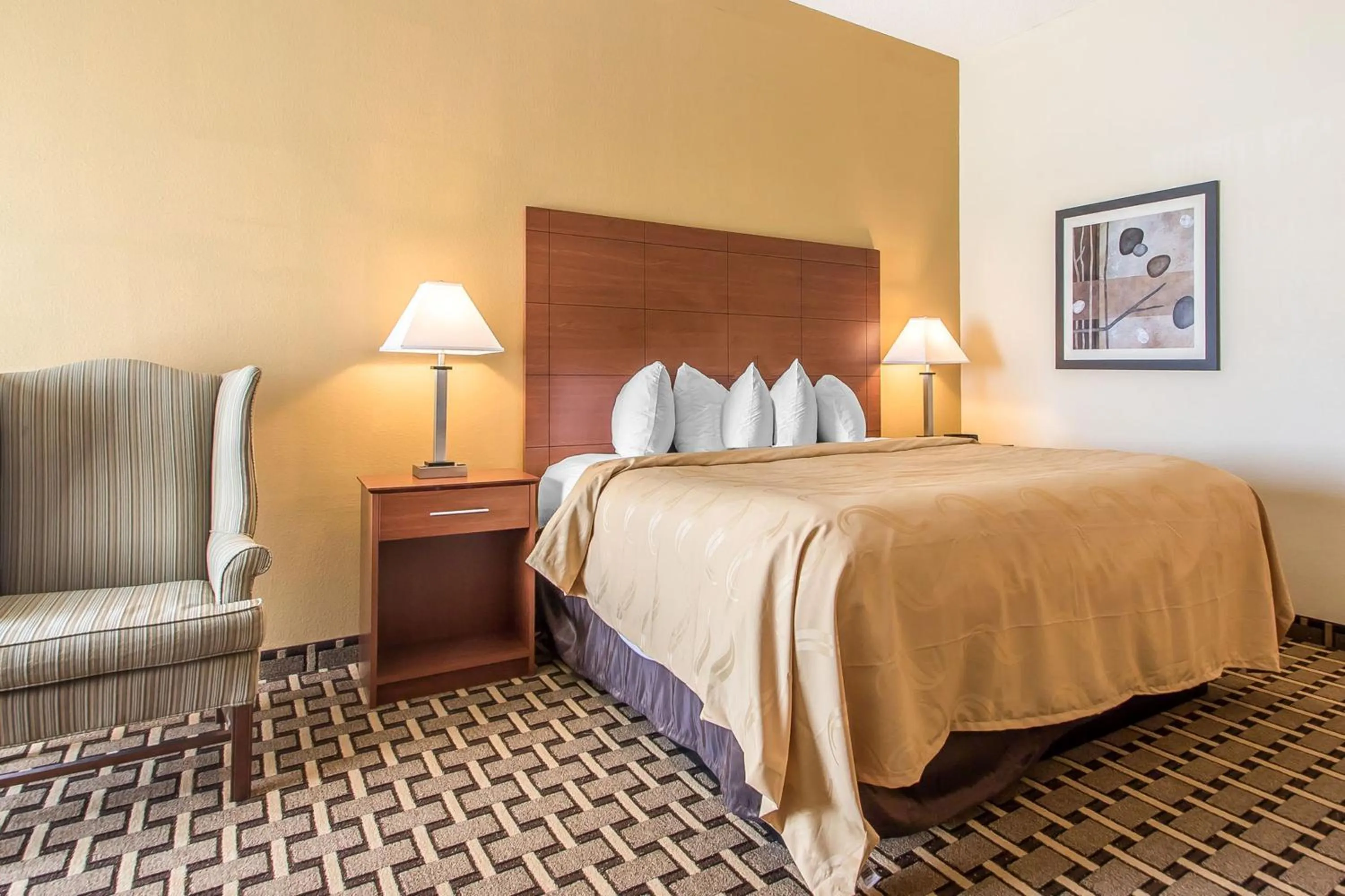 Photo of the whole room, Bed in Quality Inn & Suites East Troy I-43