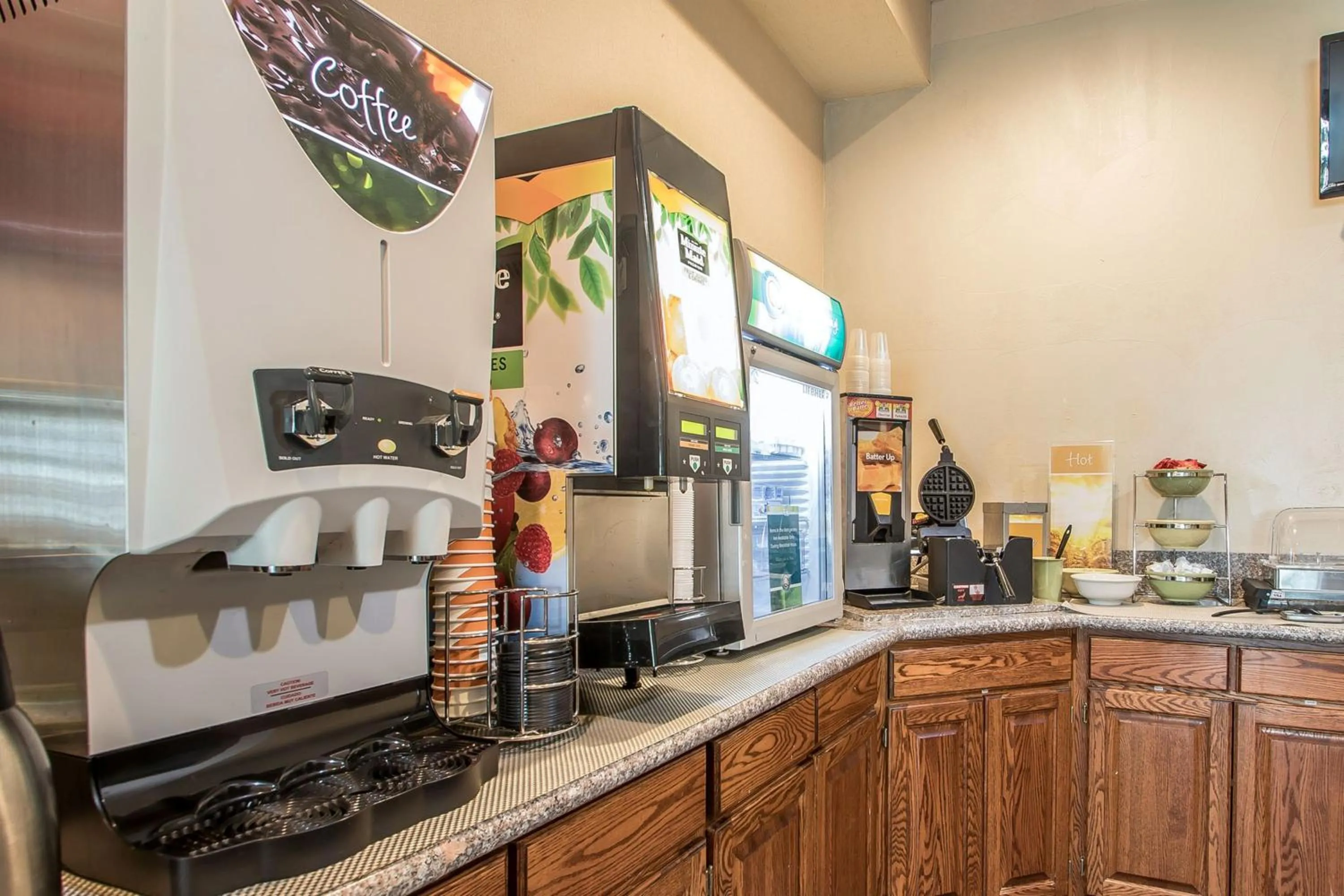 Food and drinks in Quality Inn & Suites East Troy I-43