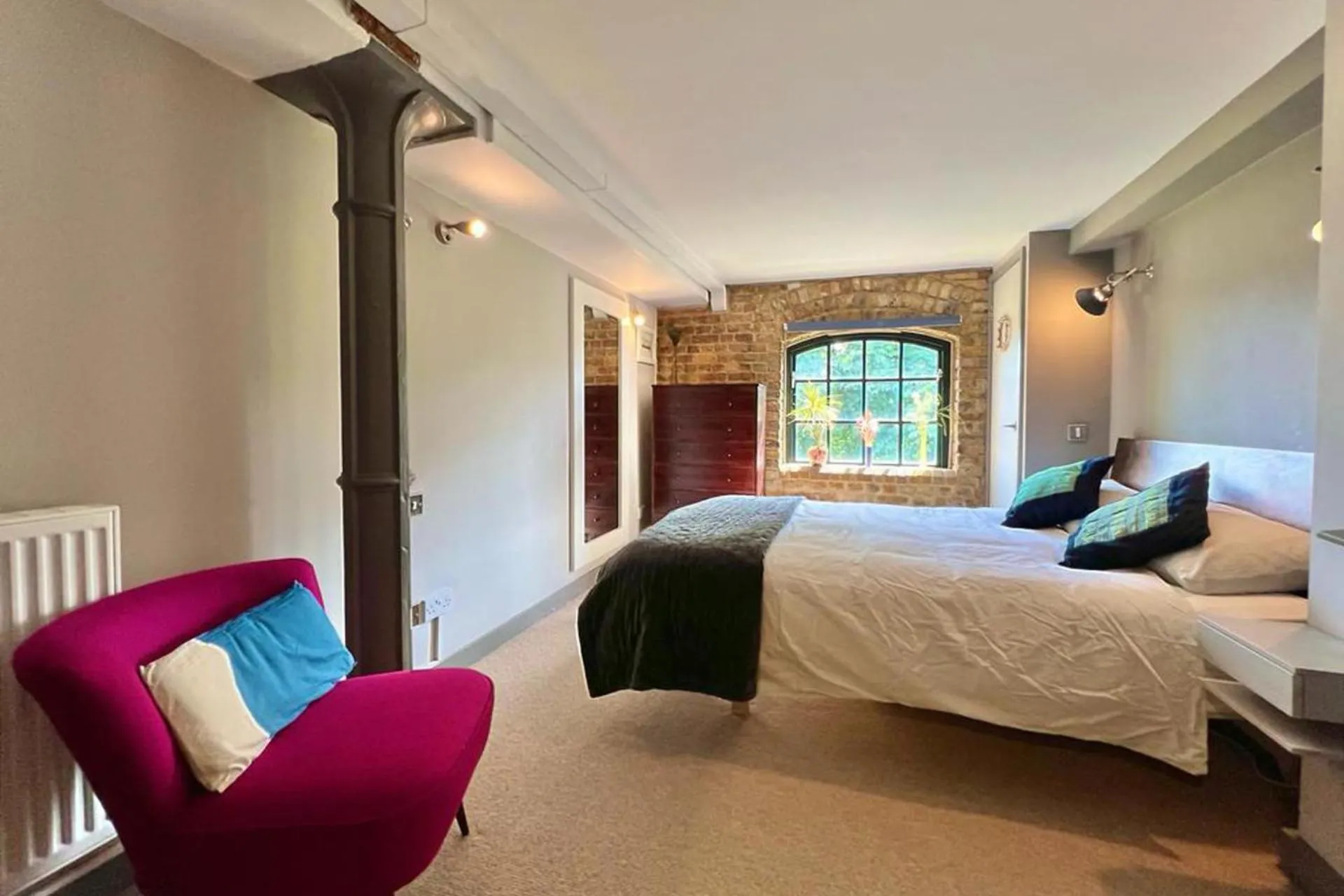 Stunning 2-Bed Converted Warehouse - Sleeps 4