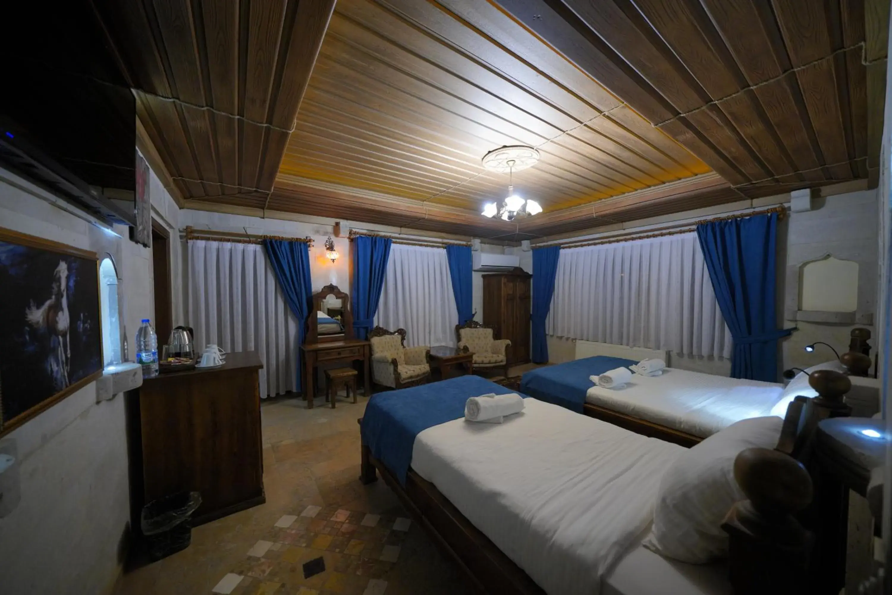 Comfort Room with Balcony in ShoeString Stone House Comfort Room with Balcony in ShoeString Stone House