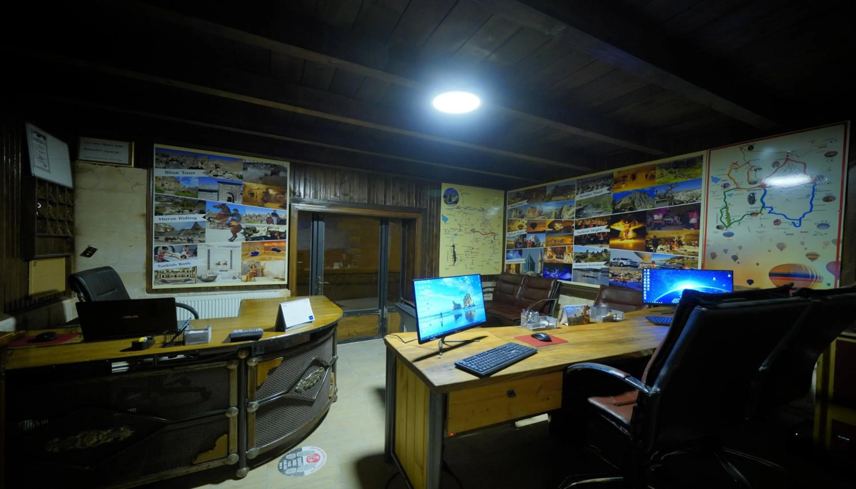 Lobby or reception in ShoeString Stone House