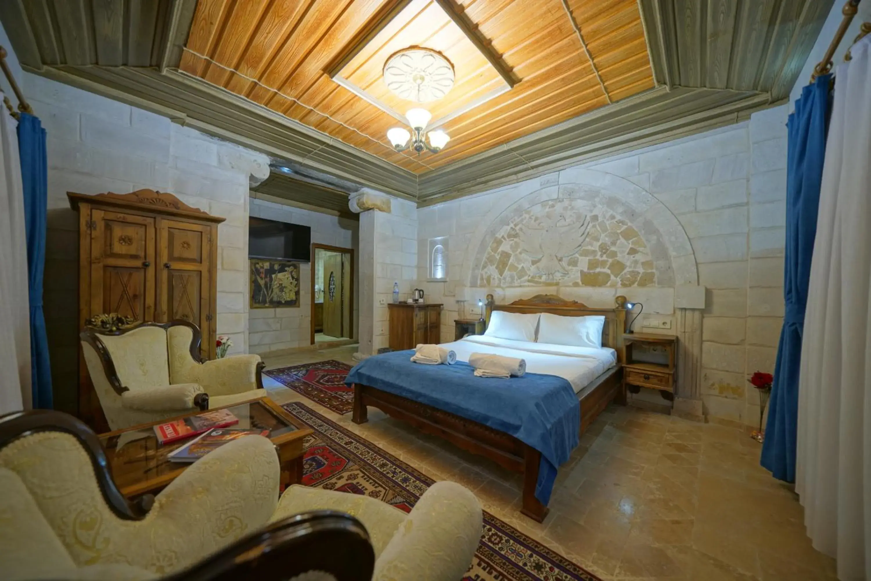 Deluxe Double Room with Balcony in ShoeString Stone House Deluxe Double Room with Balcony in ShoeString Stone House
