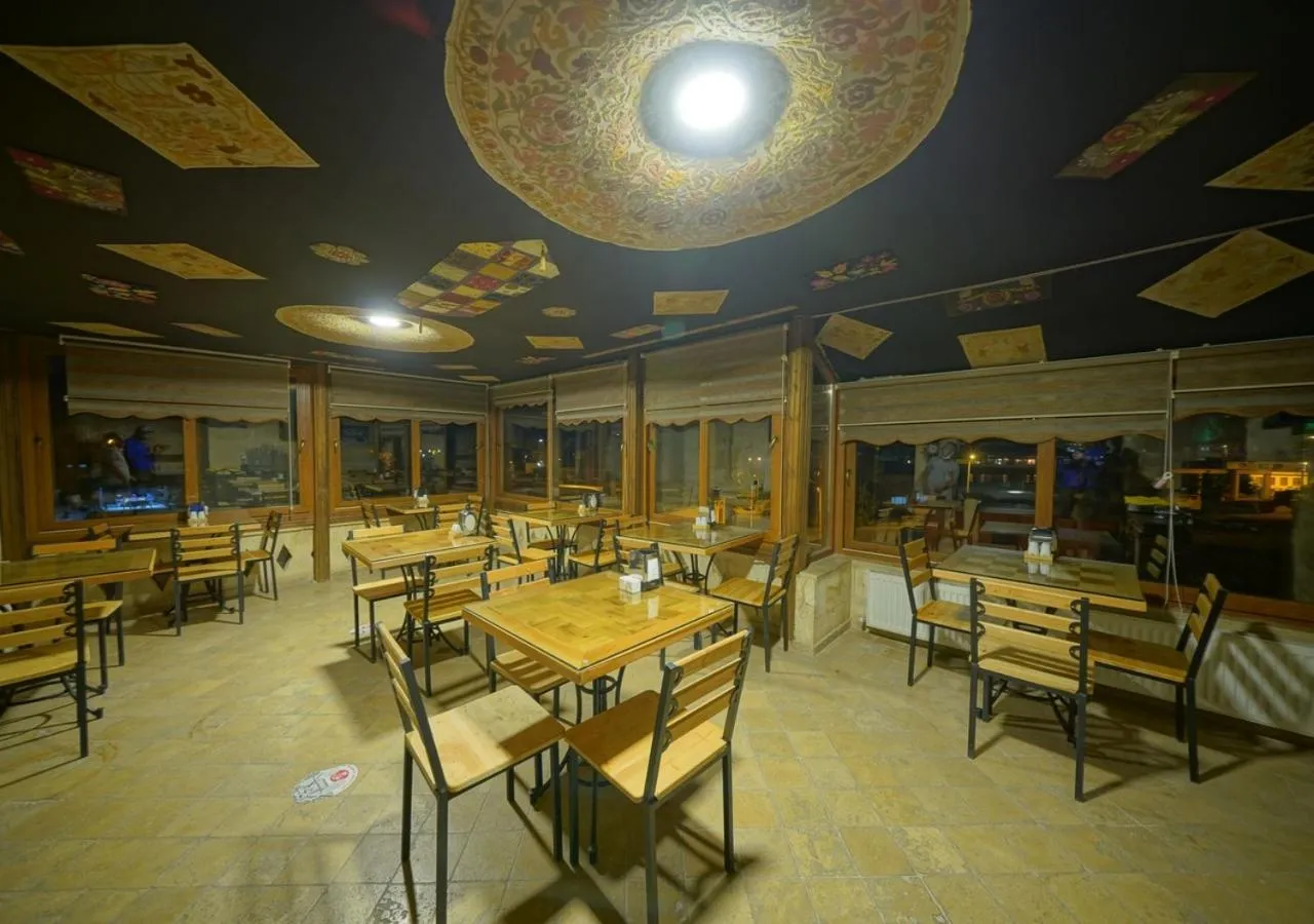 Restaurant/places to eat in ShoeString Stone House